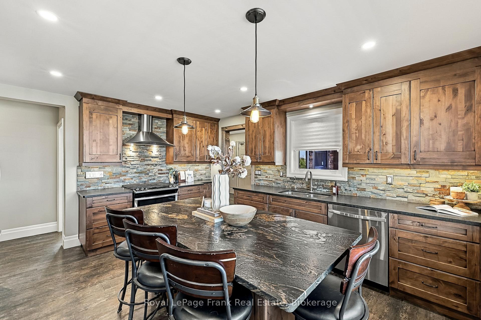 Photo 10 of 170 7A Highway, Kawartha Lakes, Manvers — HOMEH