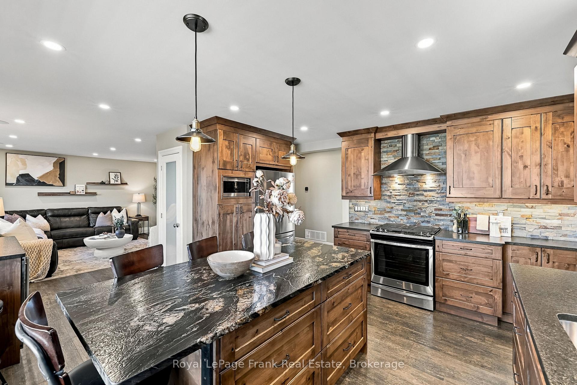 Photo 11 of 170 7A Highway, Kawartha Lakes, Manvers — HOMEH