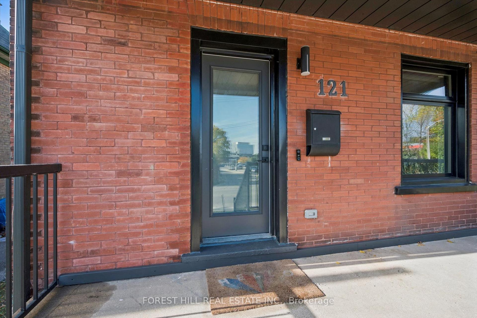 Photo 4 of 121 Park Street, Kitchener, Cherry Hill — HOMEH