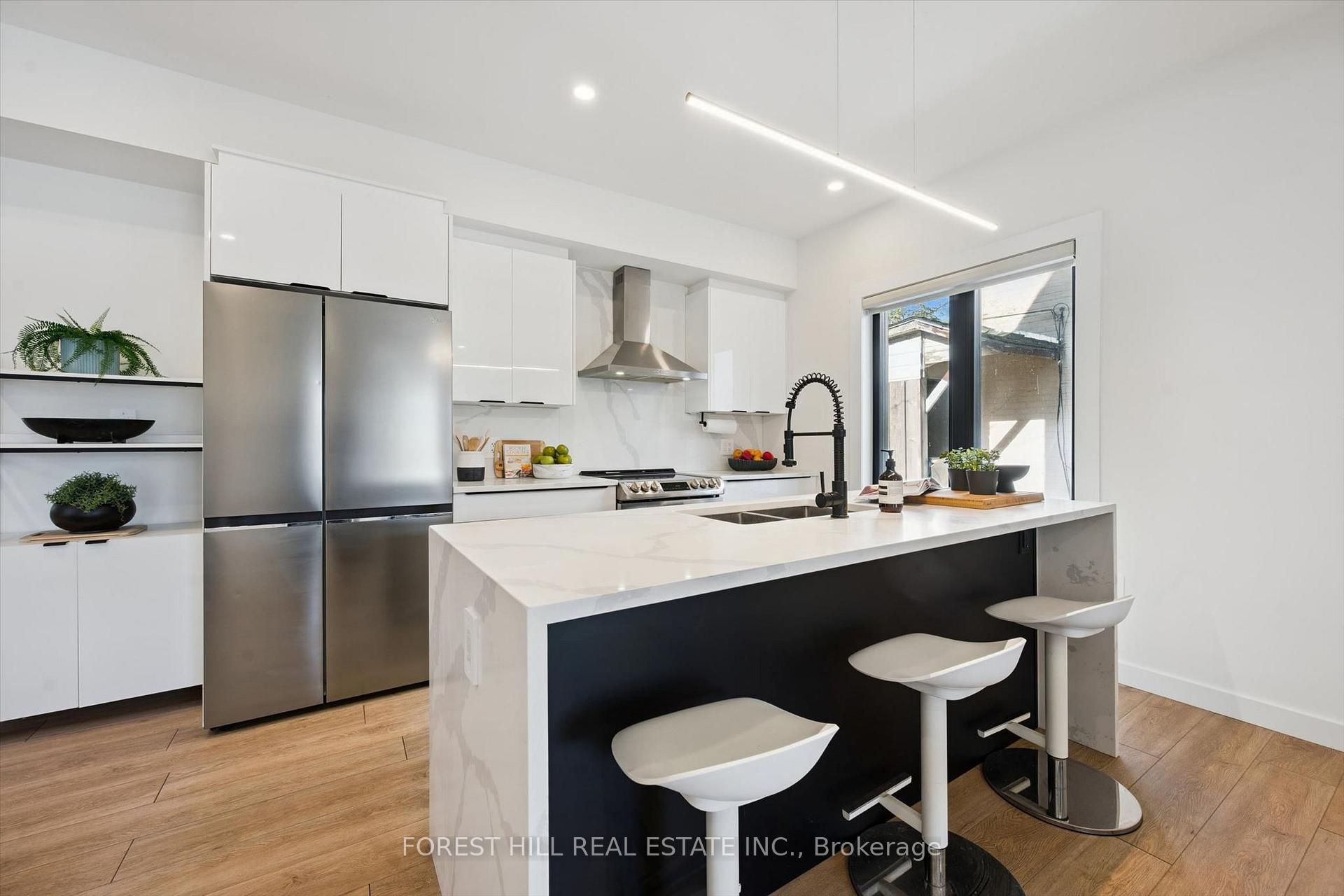 Photo 12 of 121 Park Street, Kitchener, Cherry Hill — HOMEH