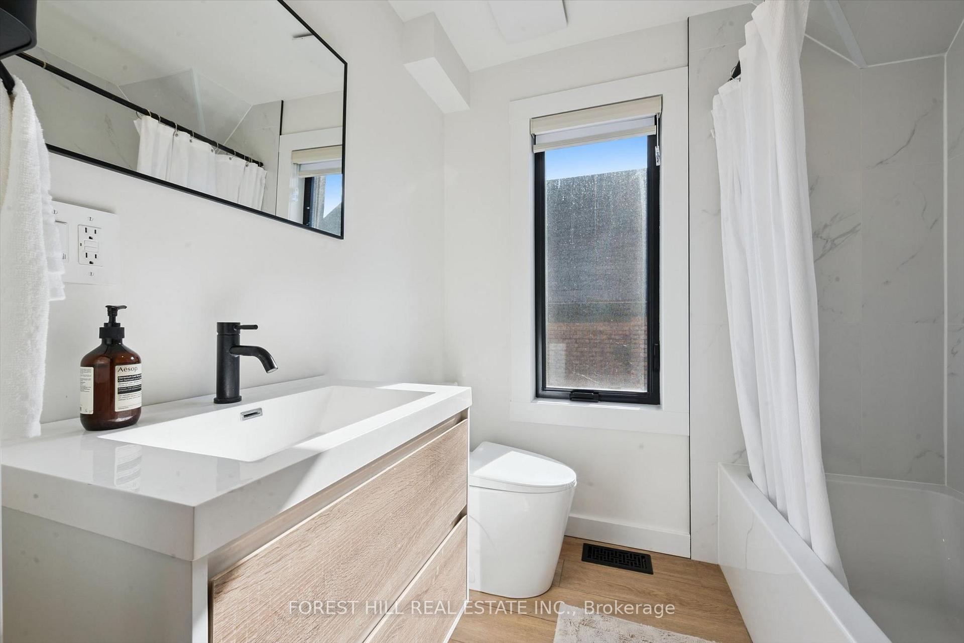 Photo 19 of 121 Park Street, Kitchener, Cherry Hill — HOMEH