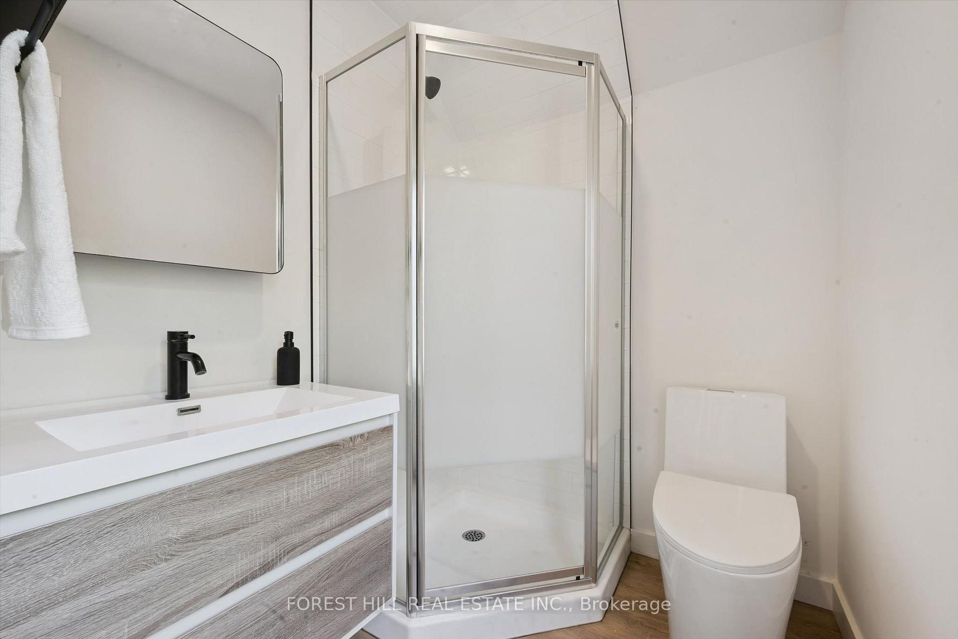 Photo 23 of 121 Park Street, Kitchener, Cherry Hill — HOMEH
