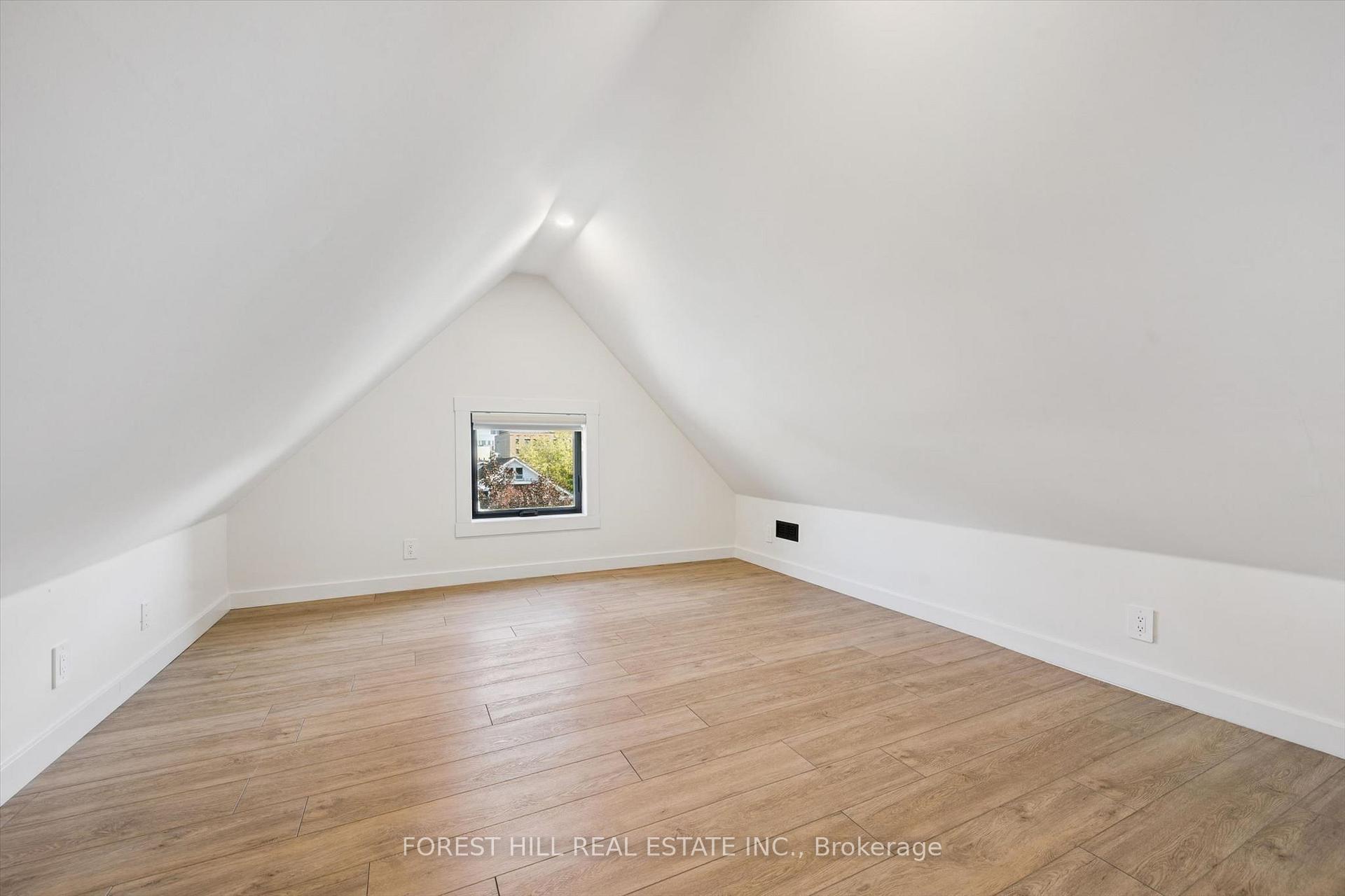 Photo 24 of 121 Park Street, Kitchener, Cherry Hill — HOMEH