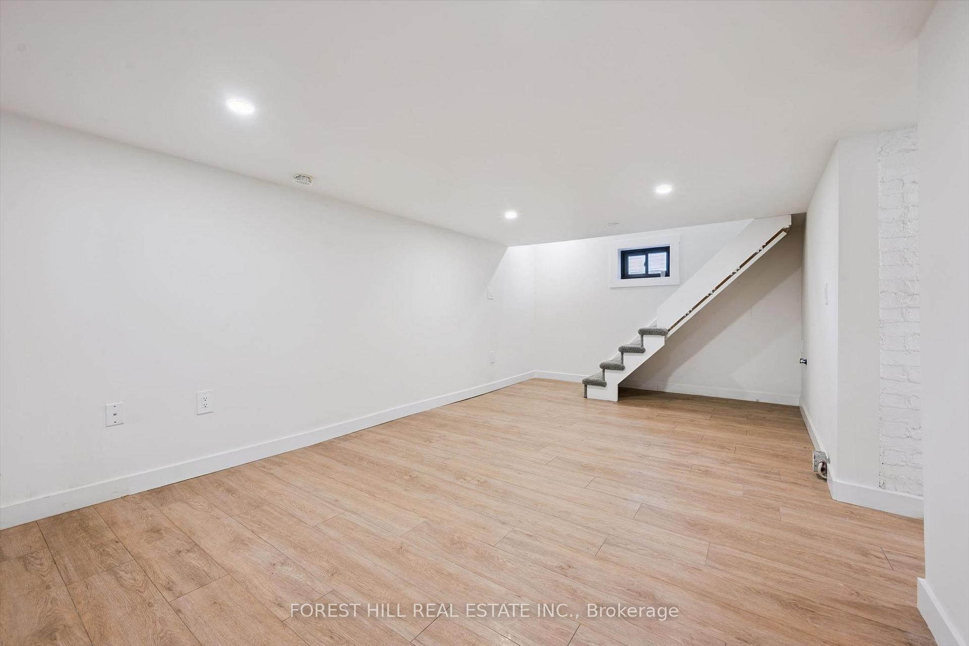 Photo 30 of 121 Park Street, Kitchener, Cherry Hill — HOMEH