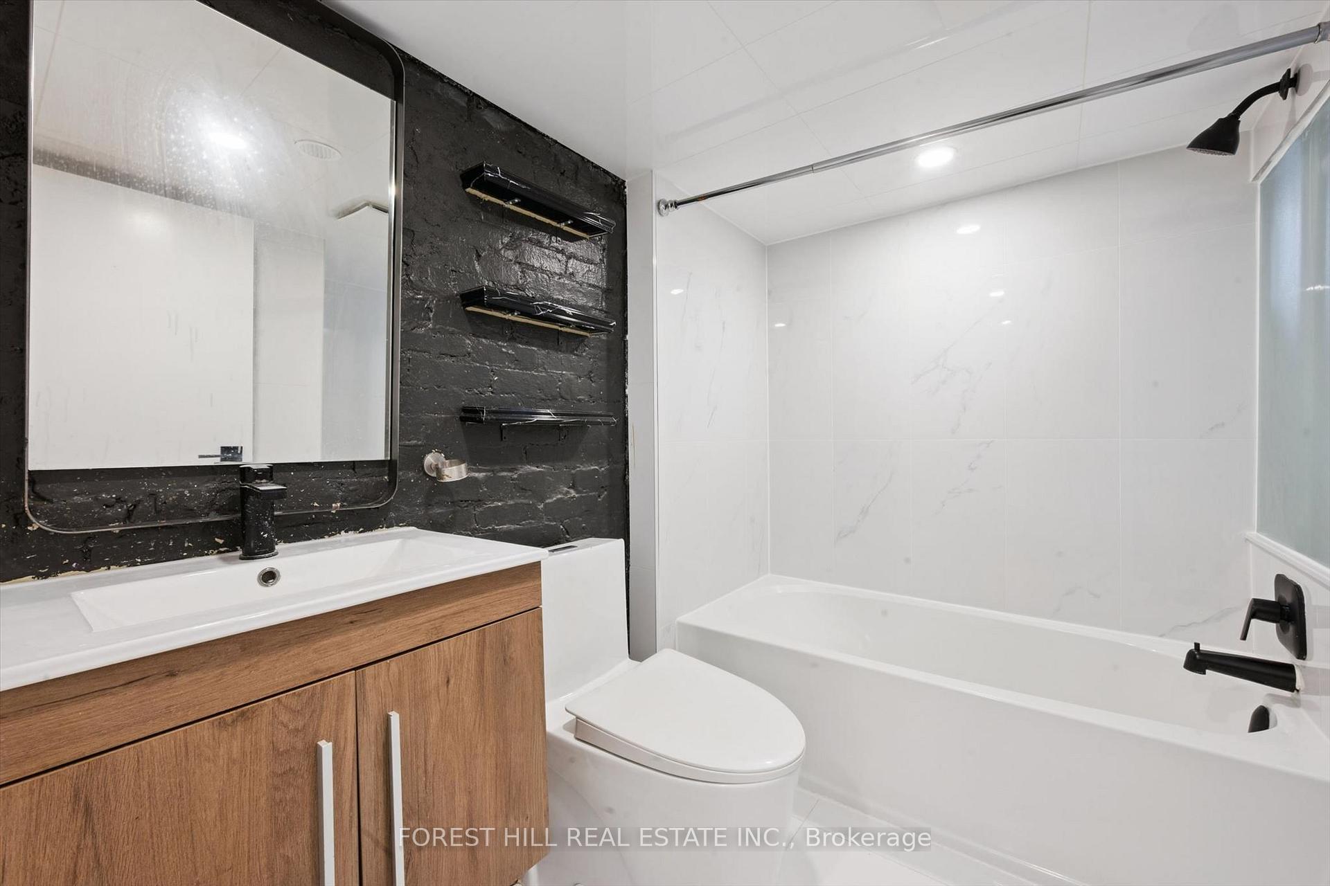 Photo 32 of 121 Park Street, Kitchener, Cherry Hill — HOMEH