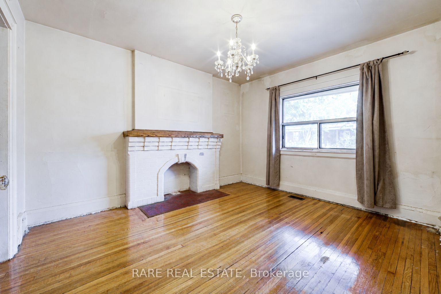 Photo 3 of 842 Shaw Street, Toronto, Dovercourt-Wallace Emerson-Junction — HOMEH