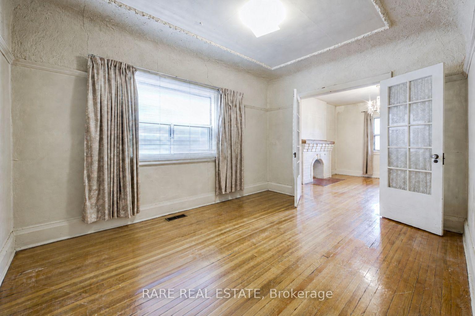 Photo 9 of 842 Shaw Street, Toronto, Dovercourt-Wallace Emerson-Junction — HOMEH