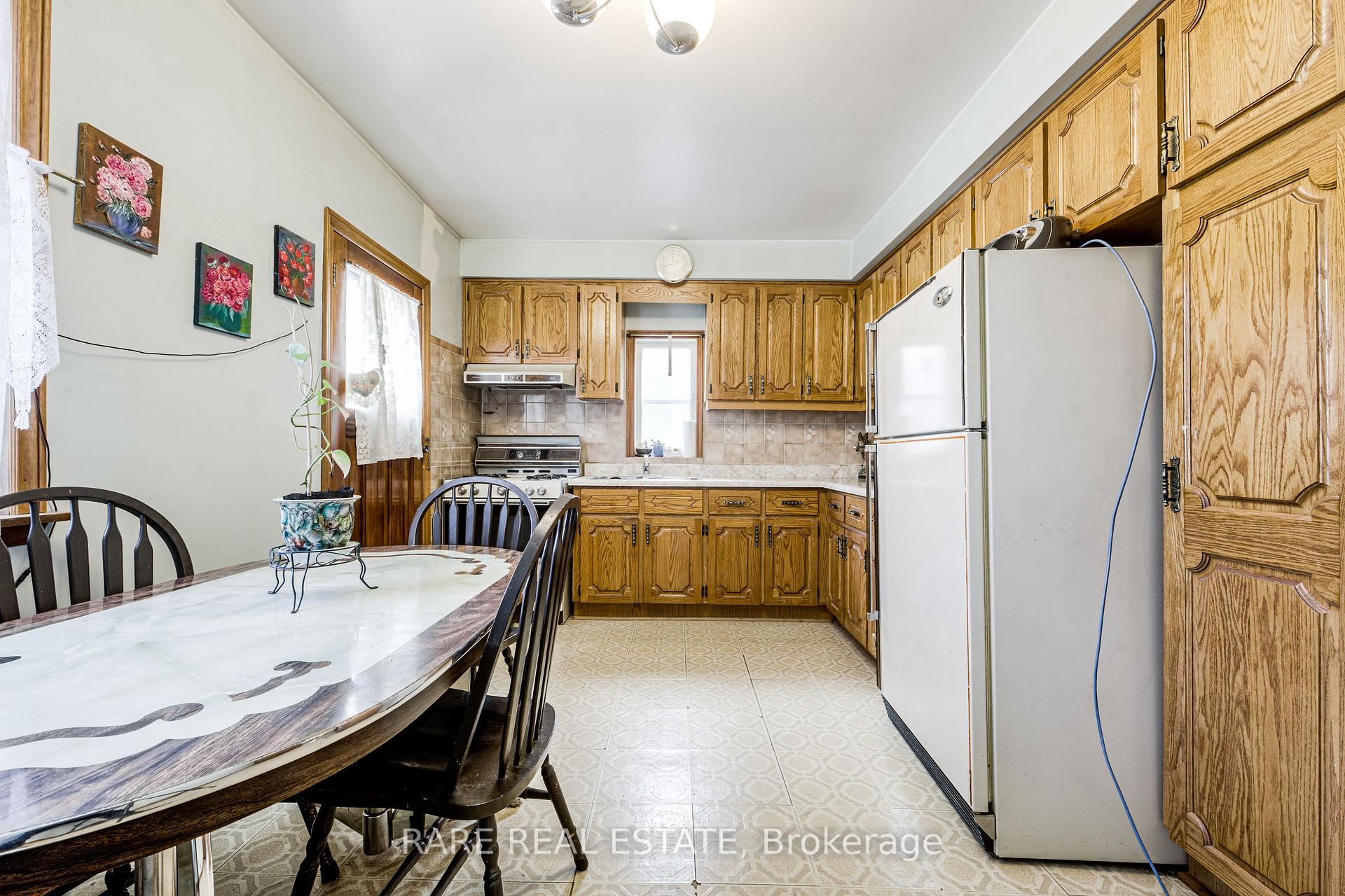 Photo 10 of 842 Shaw Street, Toronto, Dovercourt-Wallace Emerson-Junction — HOMEH