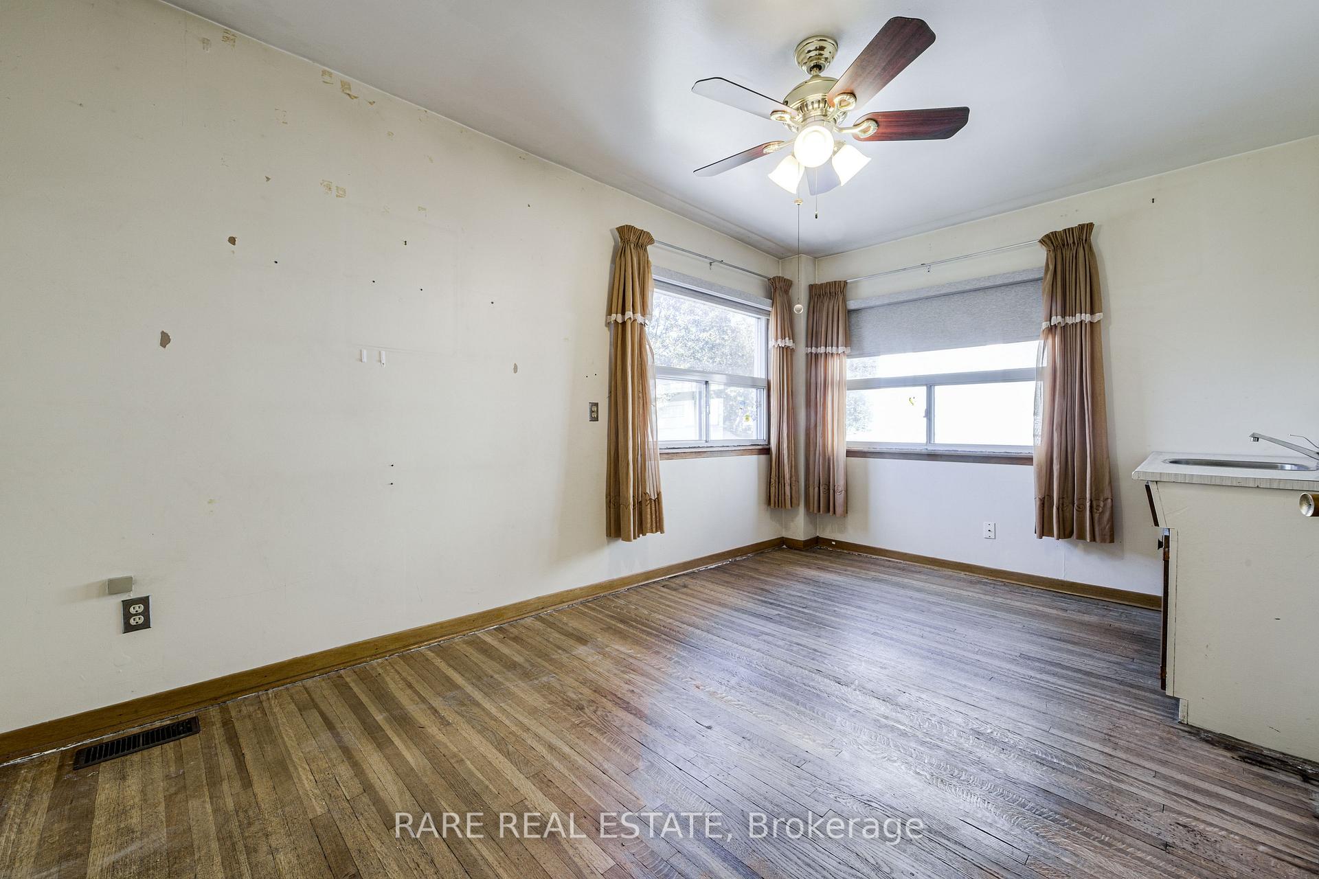 Photo 13 of 842 Shaw Street, Toronto, Dovercourt-Wallace Emerson-Junction — HOMEH