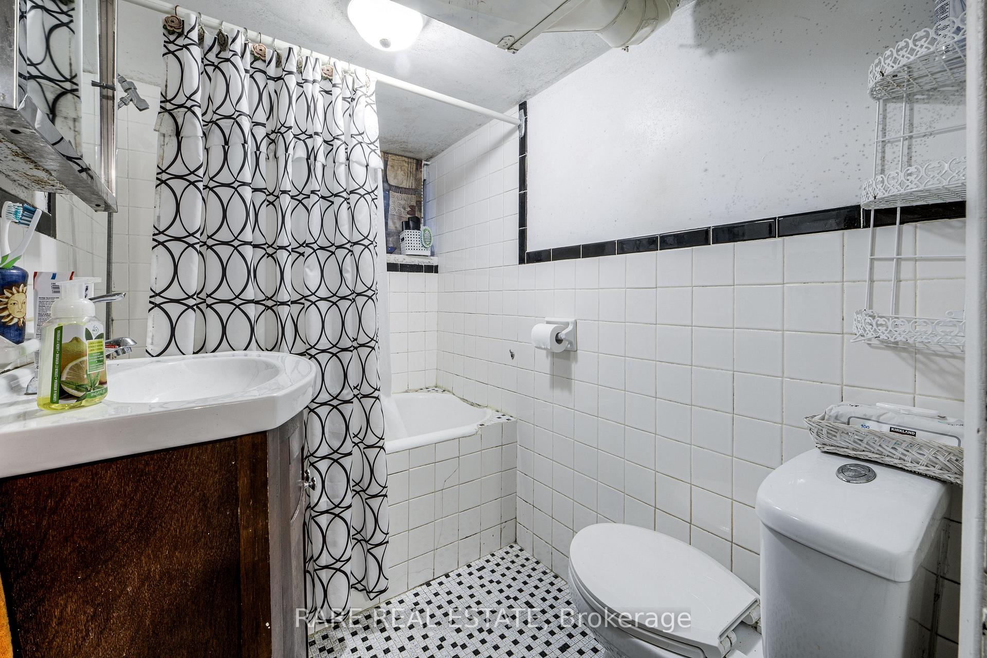 Photo 16 of 842 Shaw Street, Toronto, Dovercourt-Wallace Emerson-Junction — HOMEH