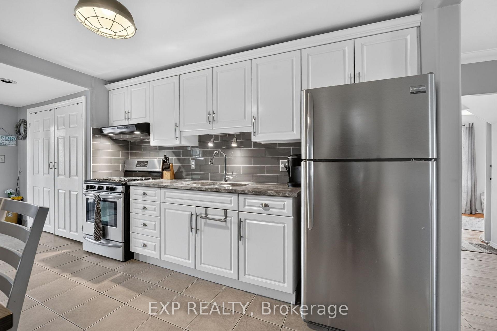 Photo 11 of 6063 Cadham Street, Niagara Falls, Arad/Fallsview — HOMEH