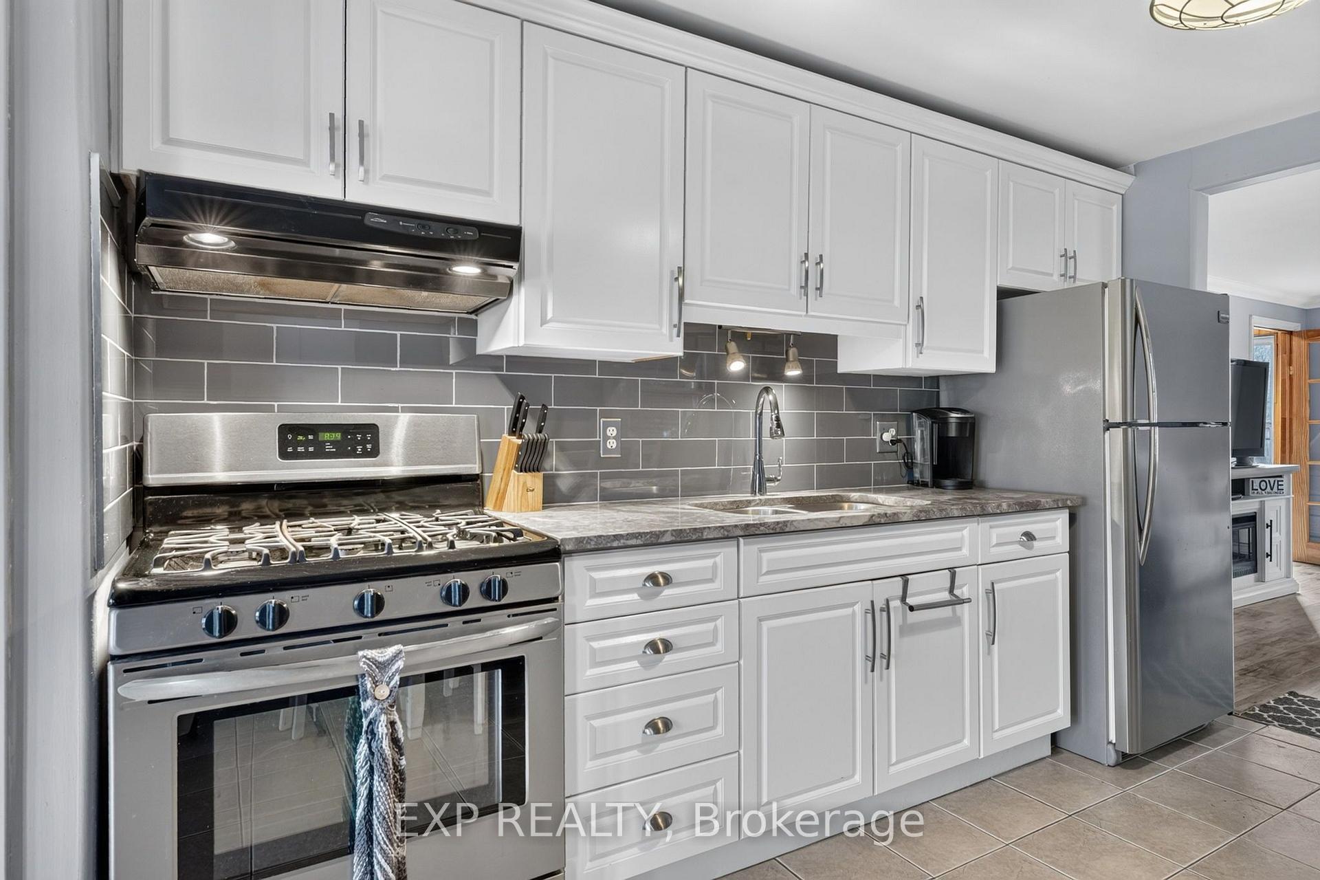 Photo 13 of 6063 Cadham Street, Niagara Falls, Arad/Fallsview — HOMEH