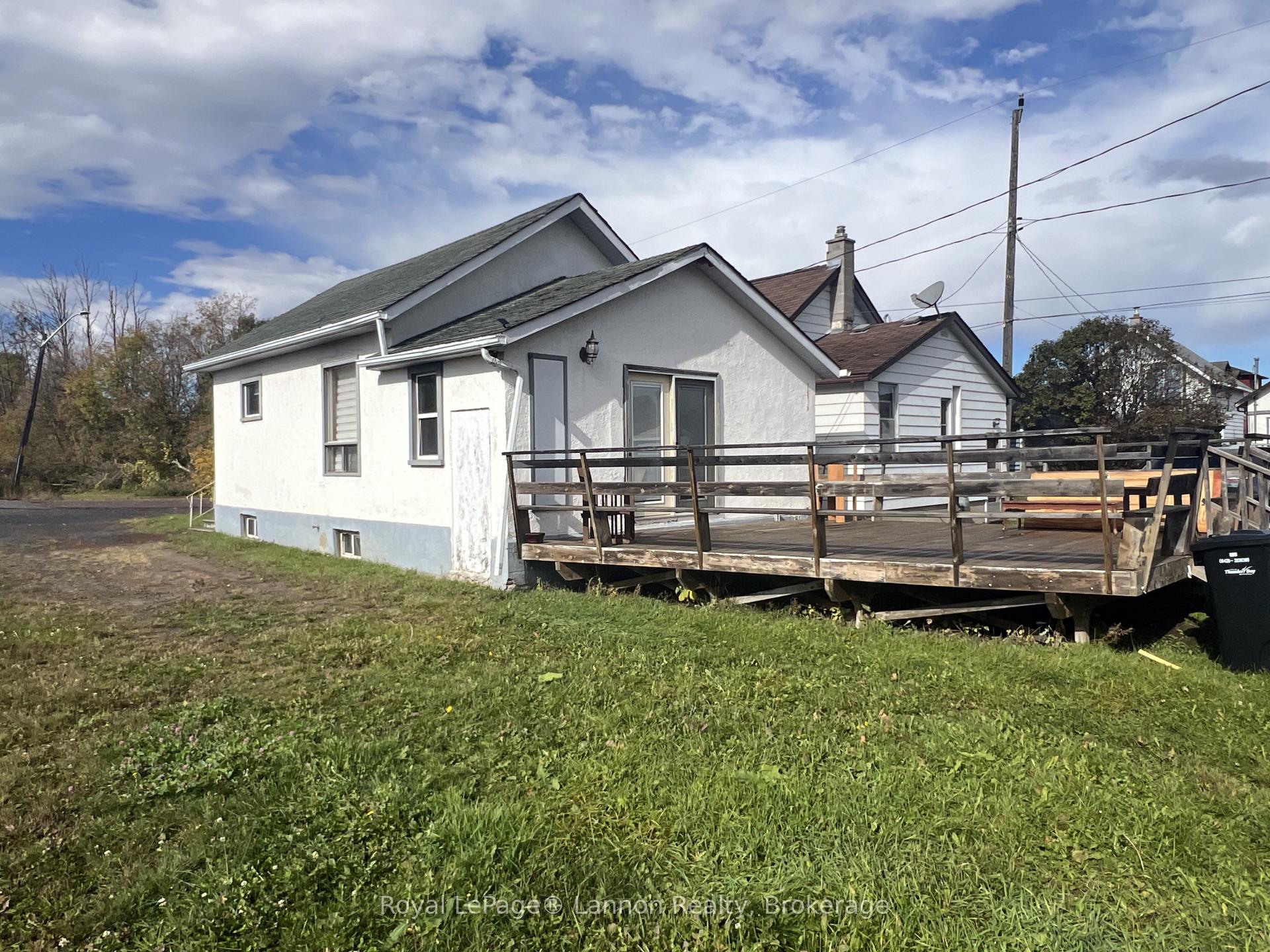 Photo 3 of 1612 Crawford Avenue, Thunder Bay, Westfort — HOMEH