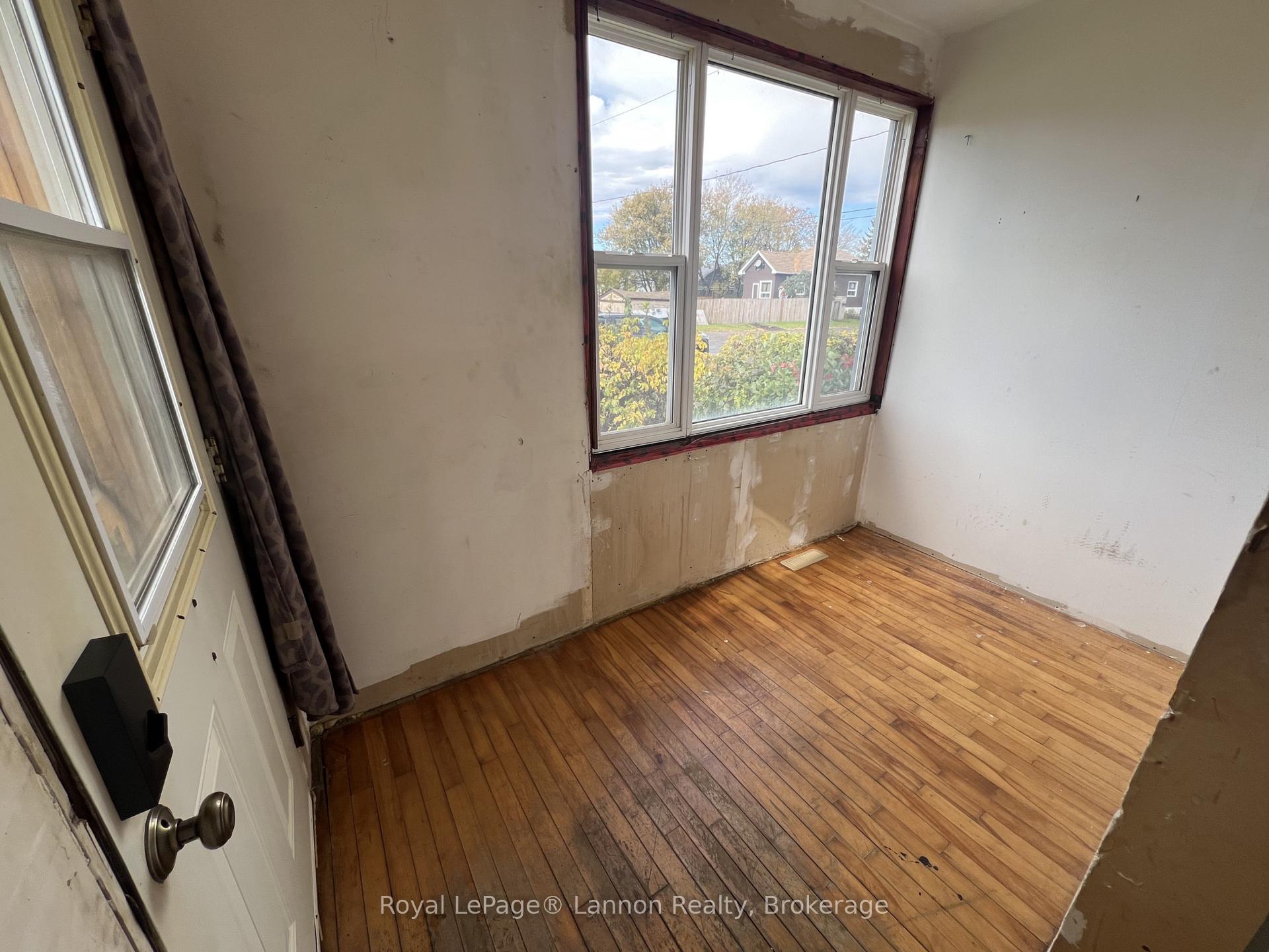 Photo 8 of 1612 Crawford Avenue, Thunder Bay, Westfort — HOMEH