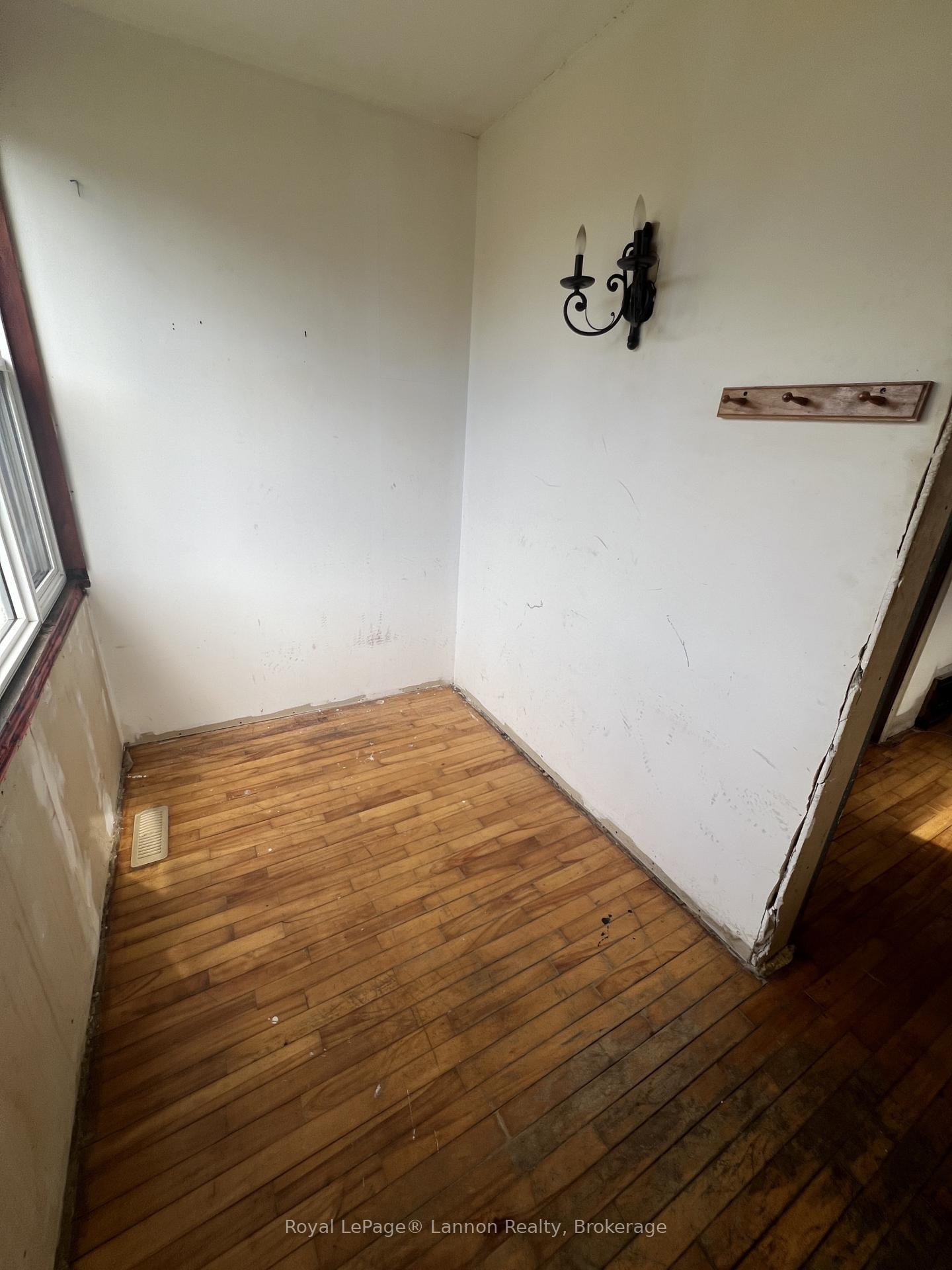 Photo 9 of 1612 Crawford Avenue, Thunder Bay, Westfort — HOMEH