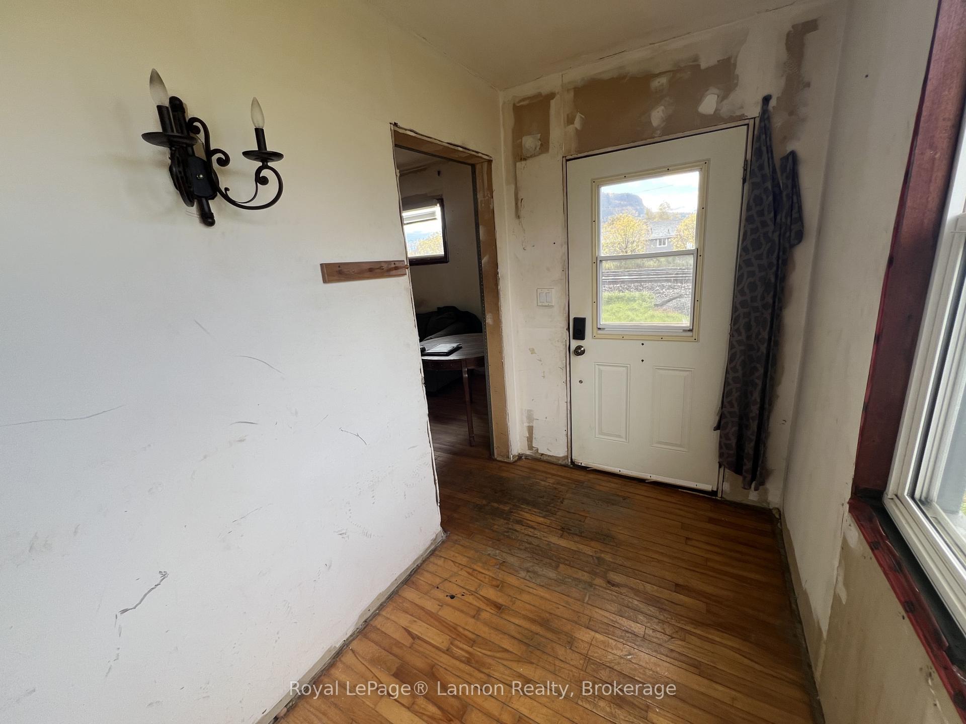 Photo 10 of 1612 Crawford Avenue, Thunder Bay, Westfort — HOMEH