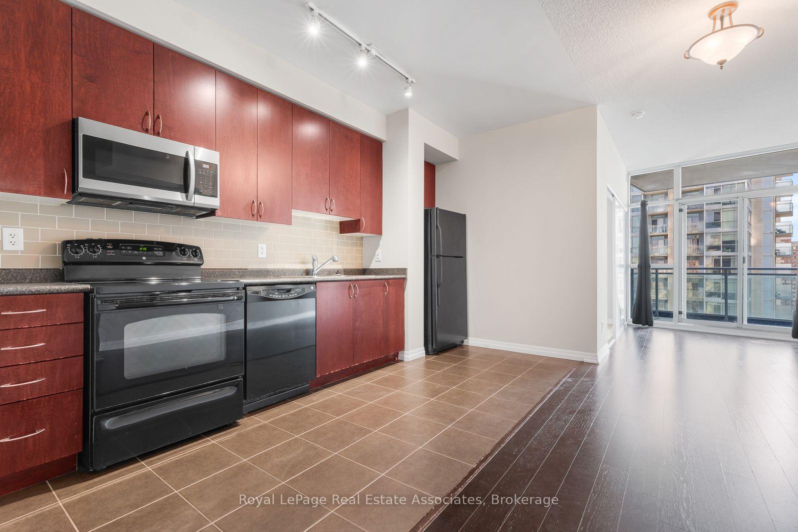 Photo 5 of Unit 1709, 223 Webb Drive, Mississauga, City Centre — HOMEH