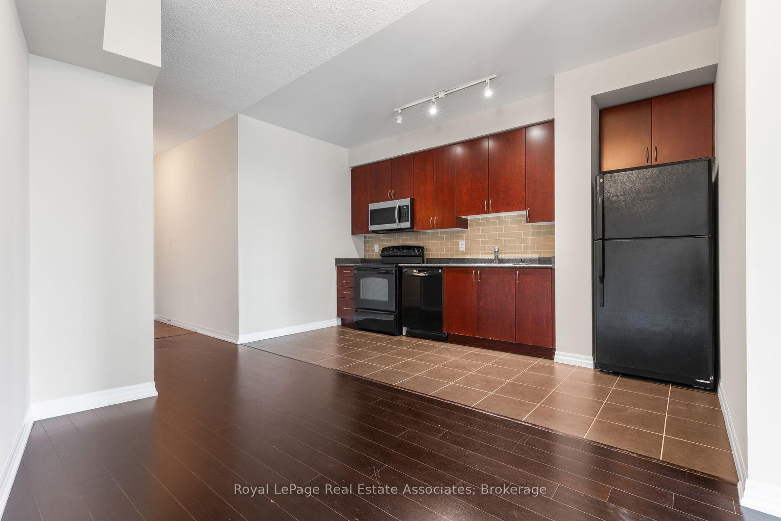 Photo 6 of Unit 1709, 223 Webb Drive, Mississauga, City Centre — HOMEH