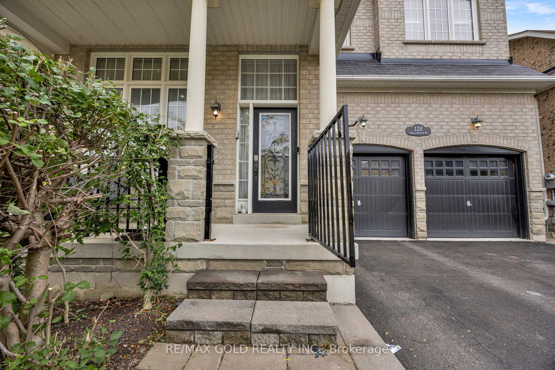 Photo 3 of 120 Watsonbrook Drive, Brampton, Sandringham-Wellington — HOMEH