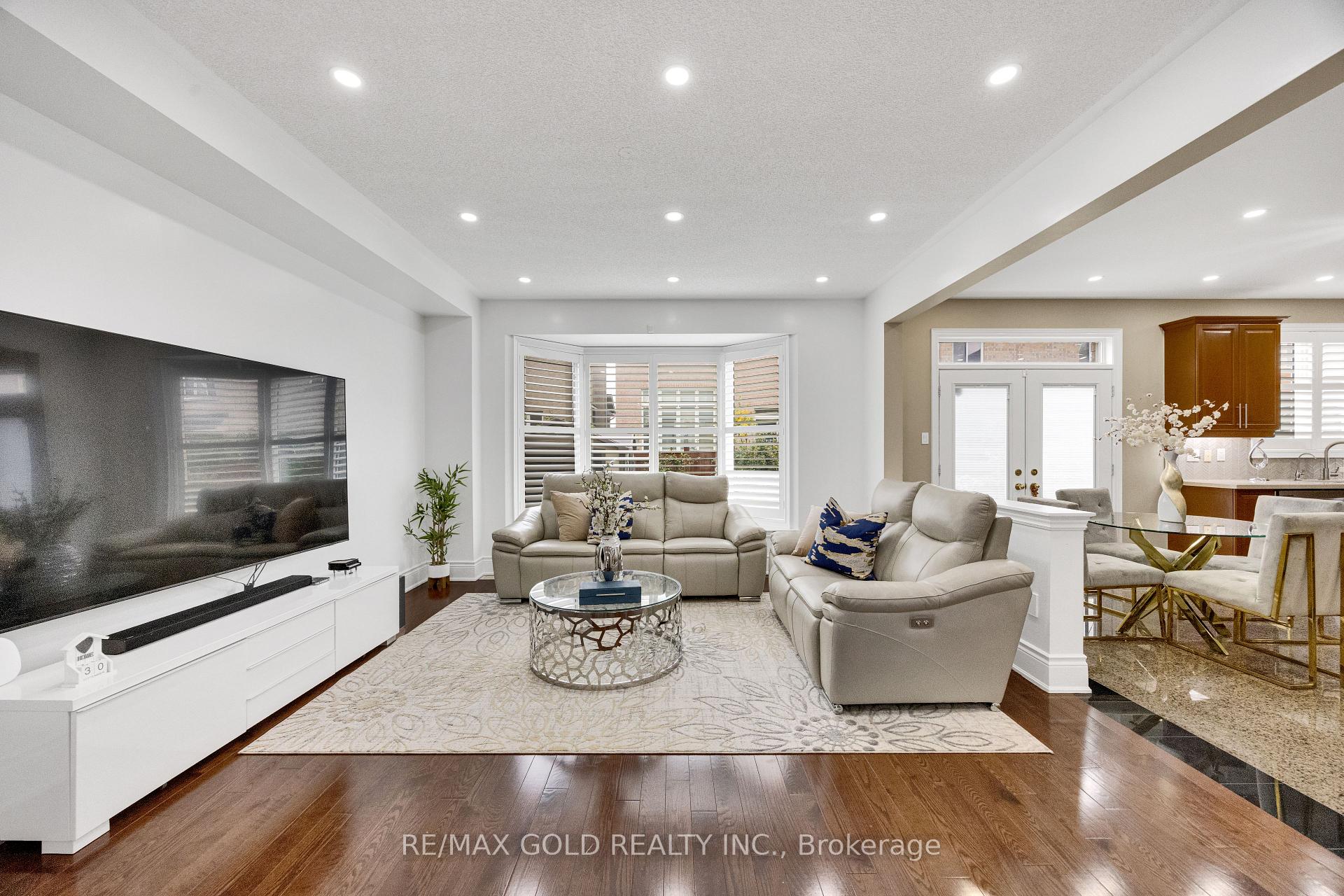 Photo 10 of 120 Watsonbrook Drive, Brampton, Sandringham-Wellington — HOMEH