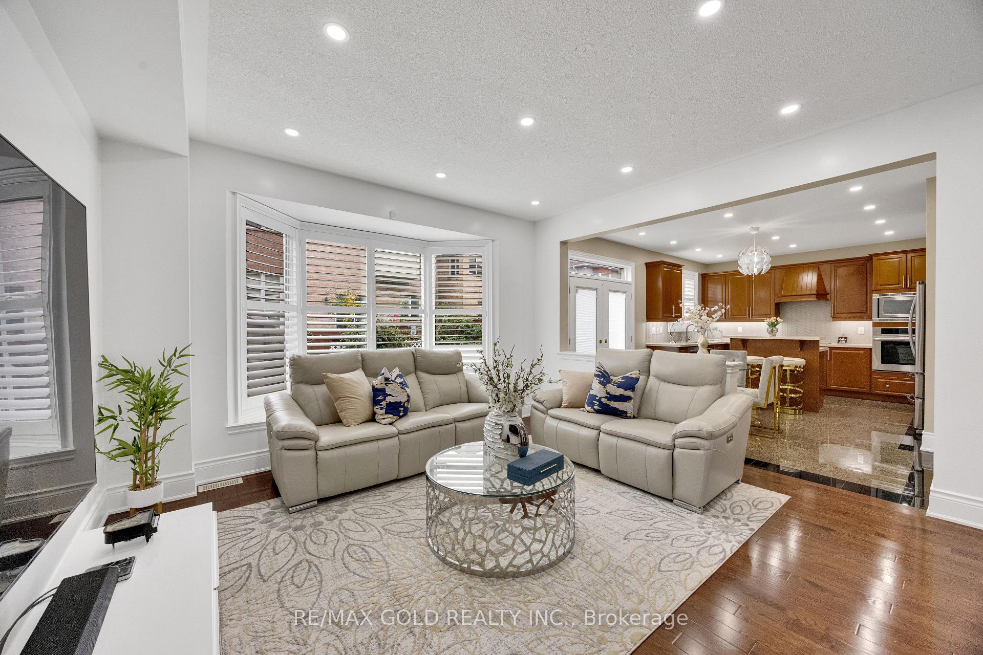 Photo 11 of 120 Watsonbrook Drive, Brampton, Sandringham-Wellington — HOMEH