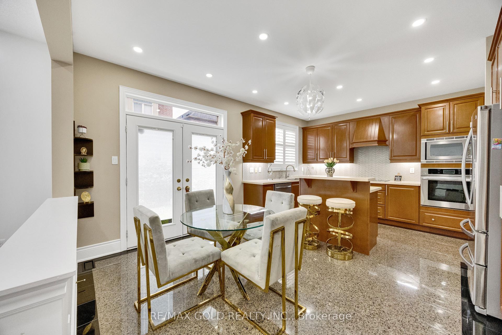 Photo 14 of 120 Watsonbrook Drive, Brampton, Sandringham-Wellington — HOMEH