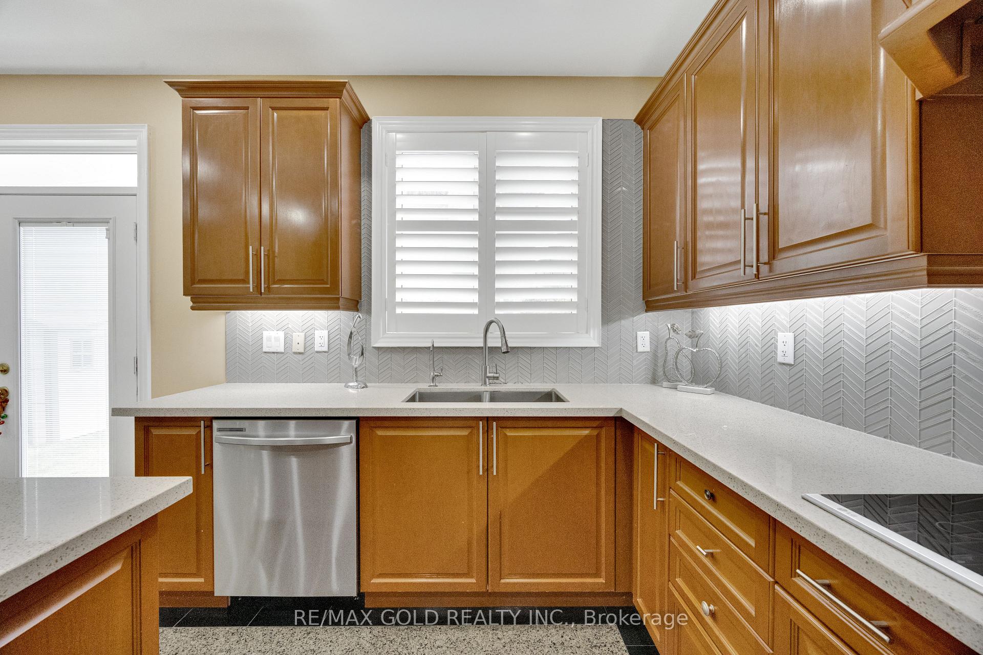 Photo 16 of 120 Watsonbrook Drive, Brampton, Sandringham-Wellington — HOMEH