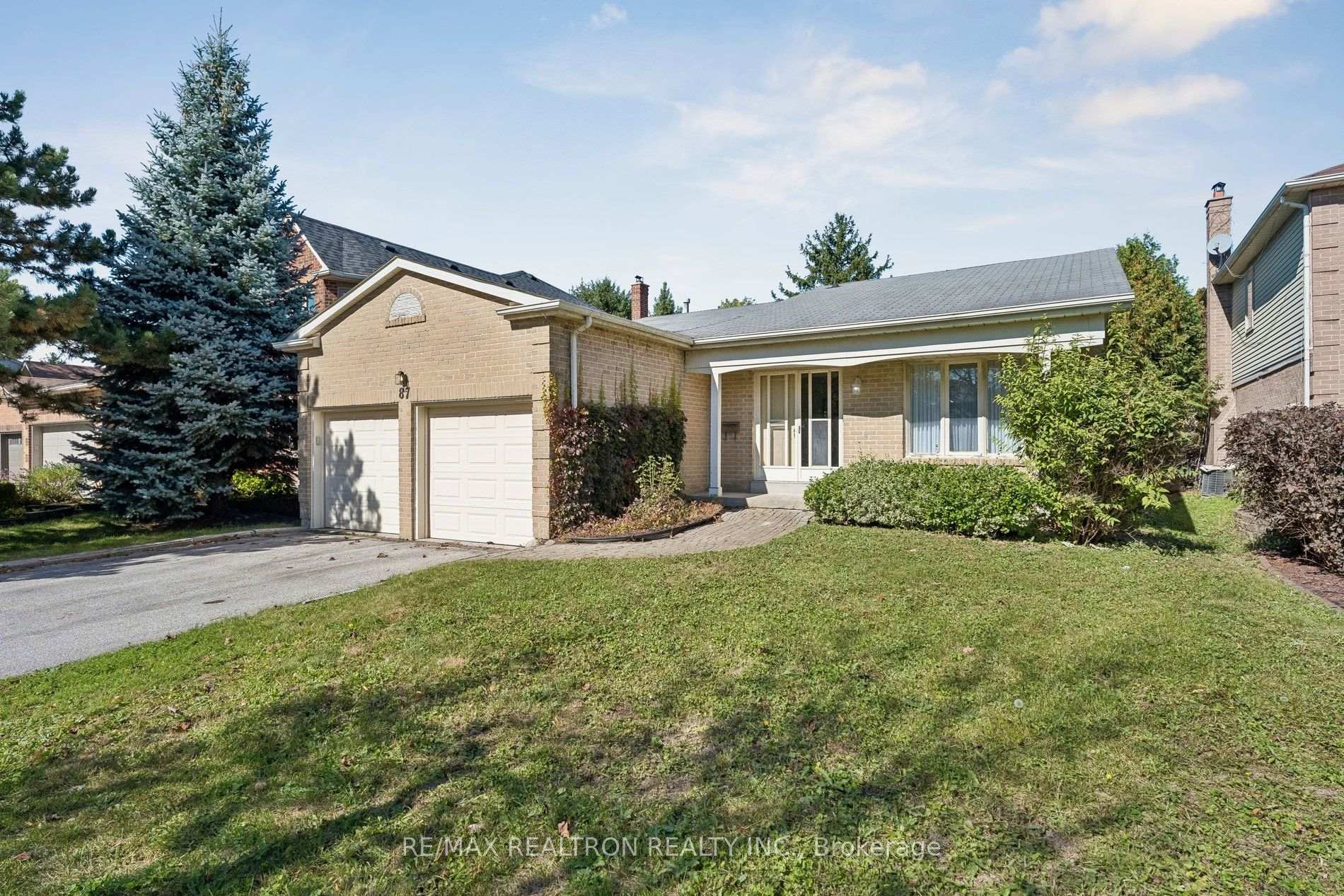 Photo 2 of 87 Peevers Crescent, Newmarket, Glenway Estates — HOMEH