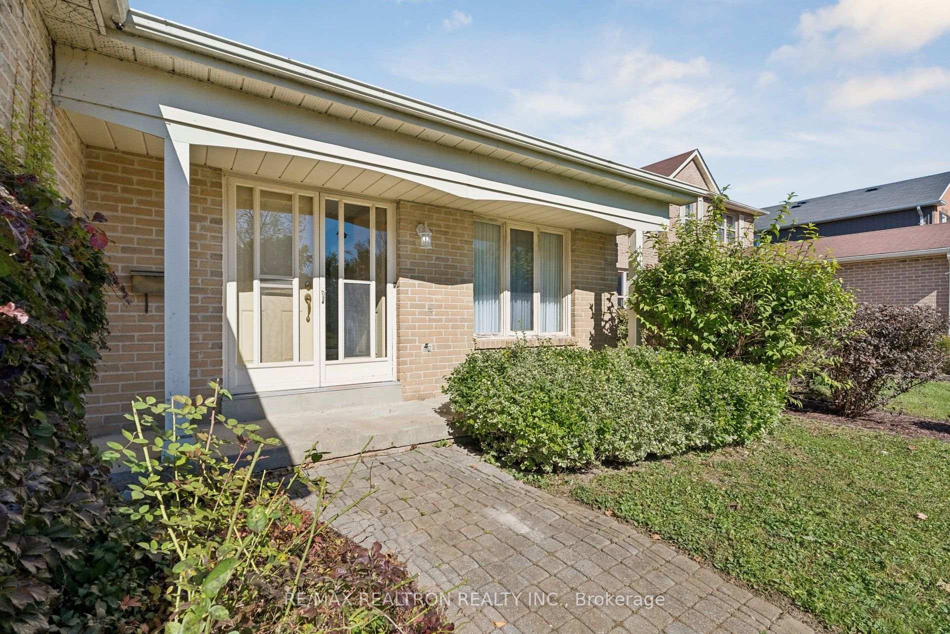 Photo 3 of 87 Peevers Crescent, Newmarket, Glenway Estates — HOMEH
