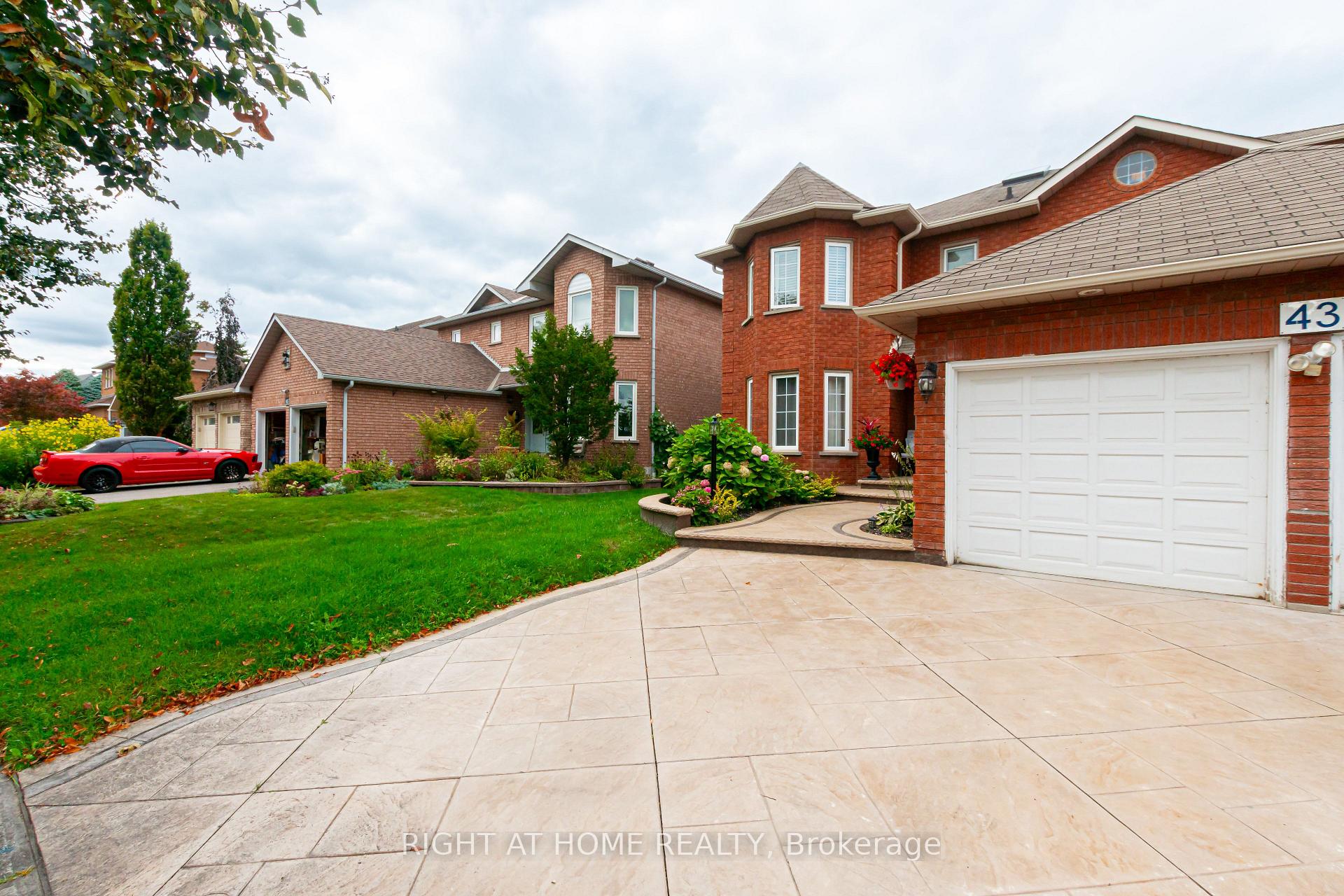 Photo 3 of Unit Basement, 43 Greenbush Place, Whitby, Pringle Creek — HOMEH