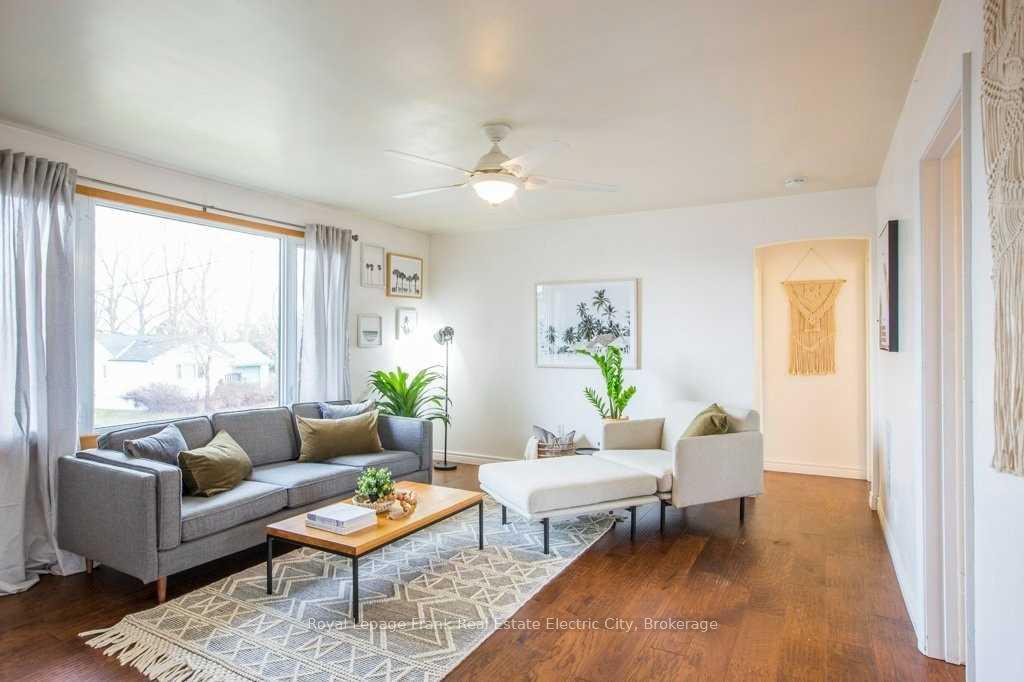 Photo 3 of 611 Watts Avenue, Peterborough, Ashburnham Ward 4 — HOMEH