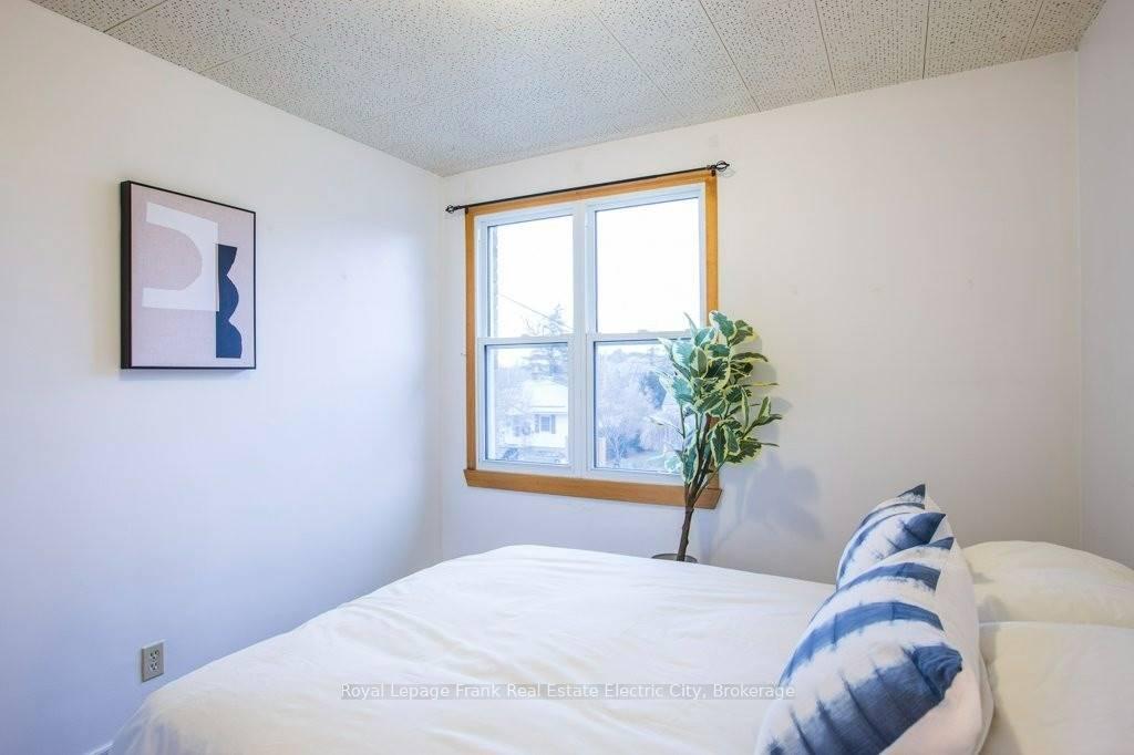 Photo 7 of 611 Watts Avenue, Peterborough, Ashburnham Ward 4 — HOMEH
