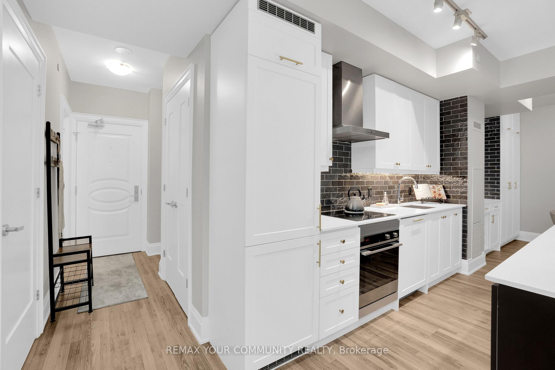 Photo 3 of Unit 523, 9085 Jane Street, Vaughan, Concord — HOMEH