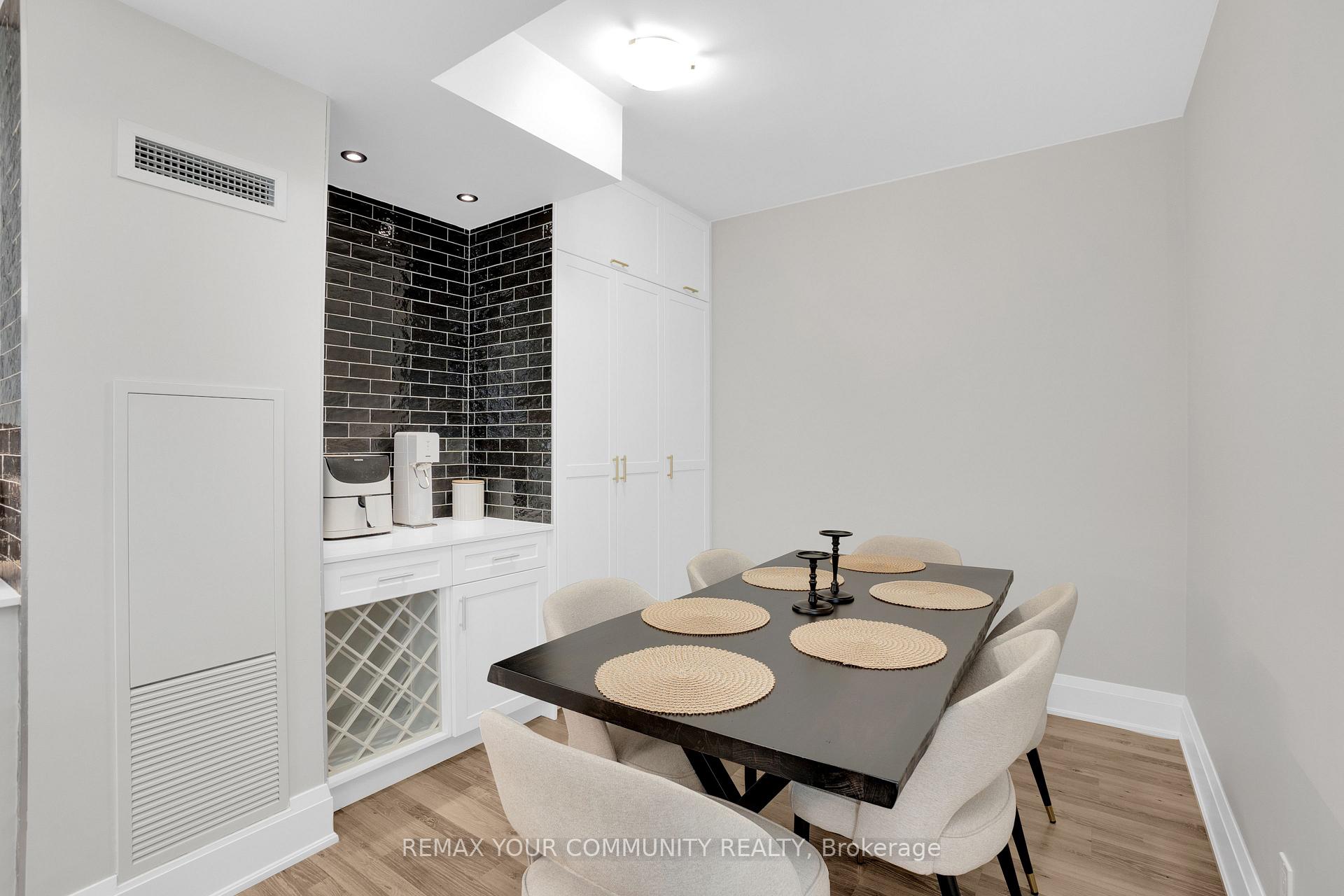 Photo 8 of Unit 523, 9085 Jane Street, Vaughan, Concord — HOMEH