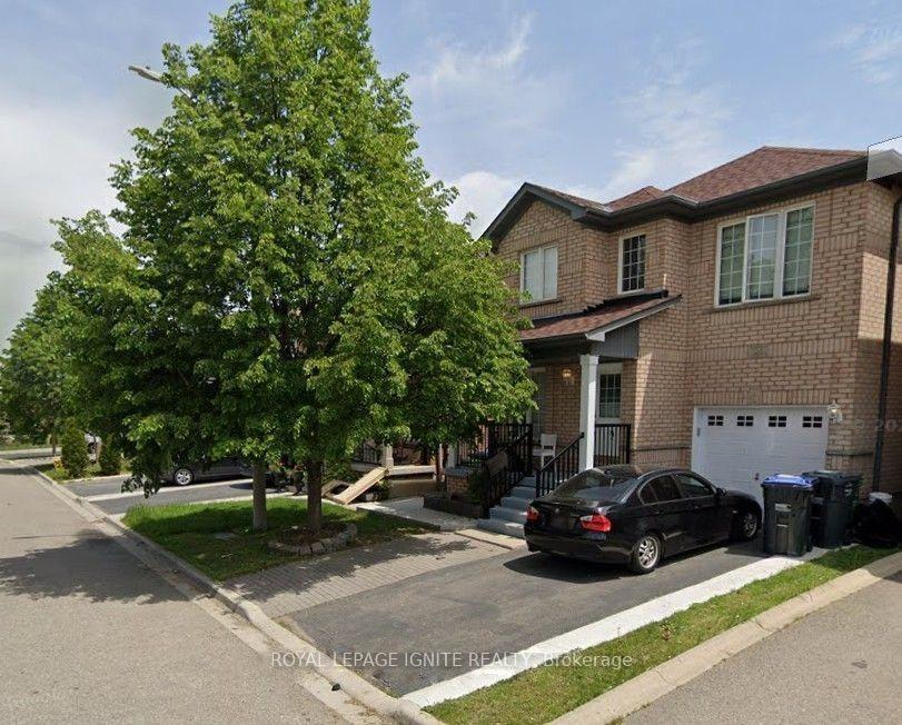 Photo 2 of 26 Roxton Crescent, Brampton, Fletcher's Meadow — HOMEH