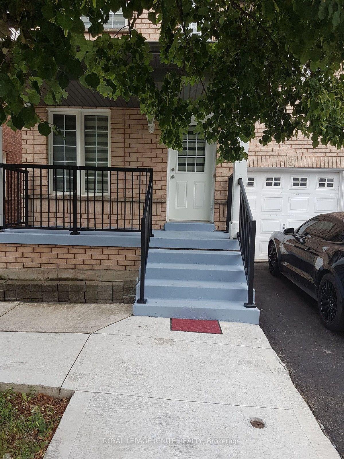 Photo 3 of 26 Roxton Crescent, Brampton, Fletcher's Meadow — HOMEH