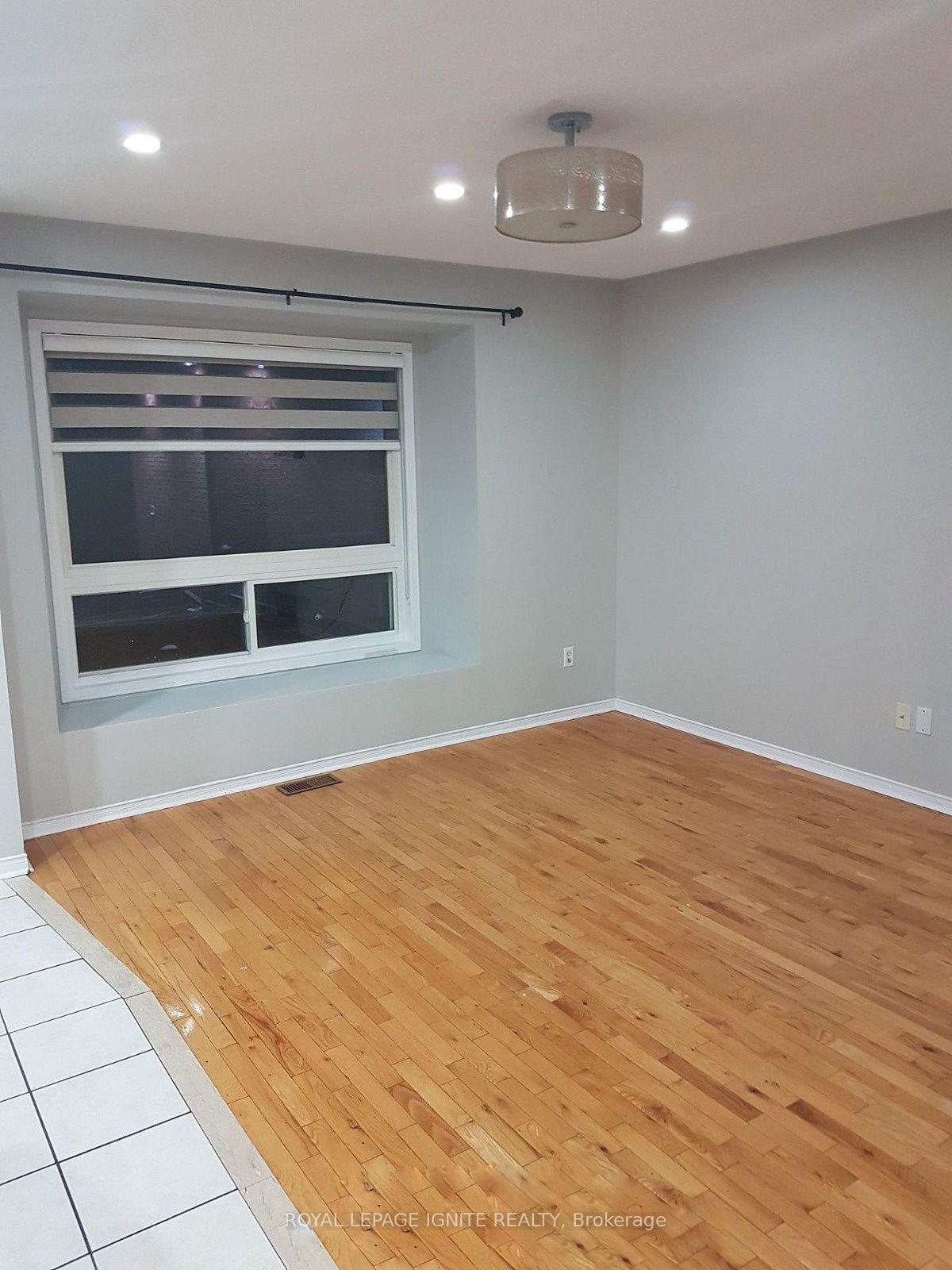 Photo 5 of 26 Roxton Crescent, Brampton, Fletcher's Meadow — HOMEH
