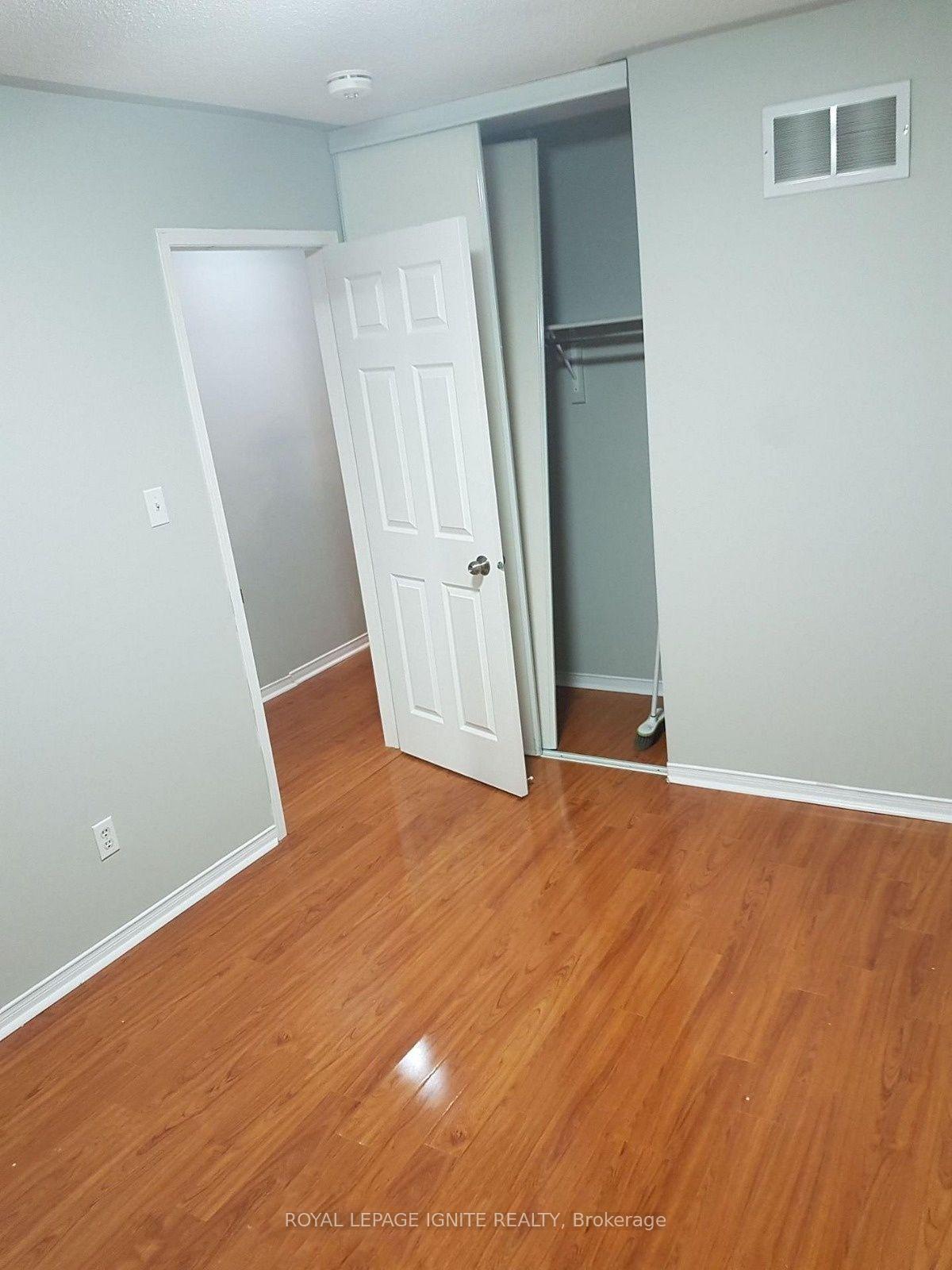 Photo 9 of 26 Roxton Crescent, Brampton, Fletcher's Meadow — HOMEH