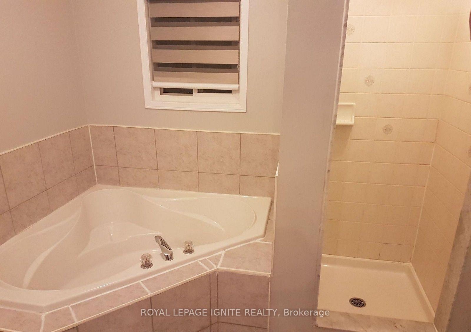 Photo 15 of 26 Roxton Crescent, Brampton, Fletcher's Meadow — HOMEH