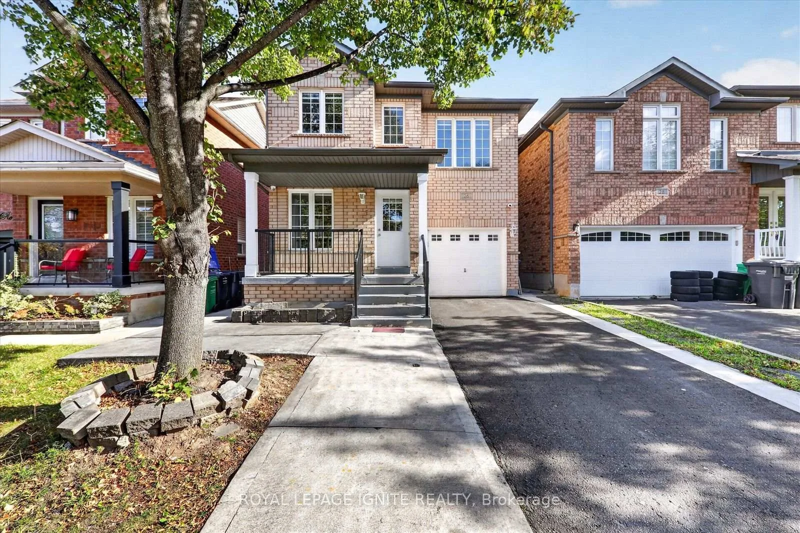Photo 4 of 26 Roxton Crescent, Brampton, Fletcher's Meadow — HOMEH