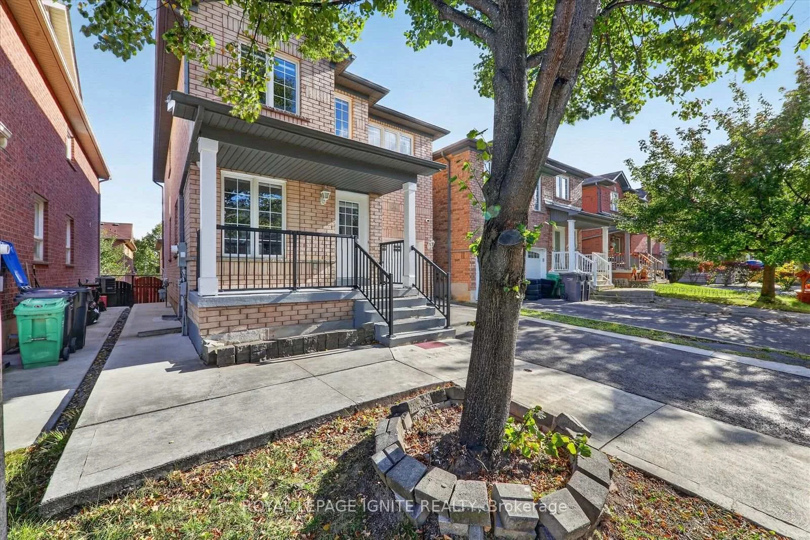 Photo 6 of 26 Roxton Crescent, Brampton, Fletcher's Meadow — HOMEH