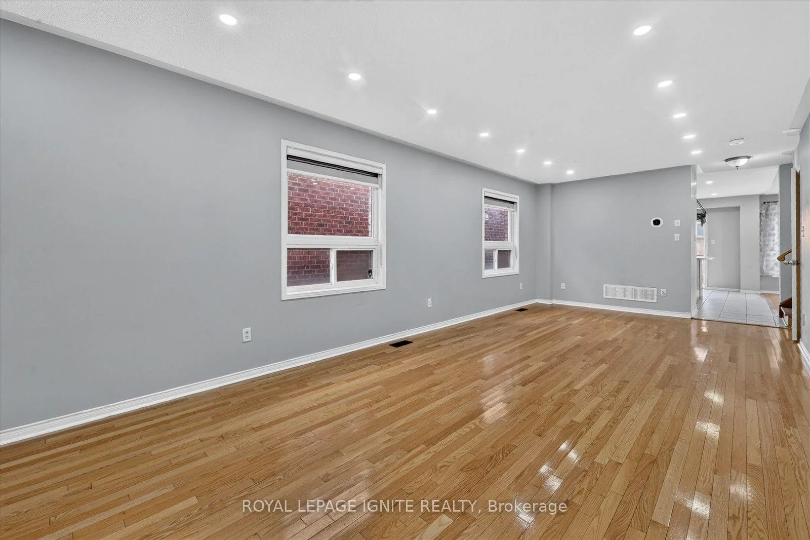 Photo 10 of 26 Roxton Crescent, Brampton, Fletcher's Meadow — HOMEH