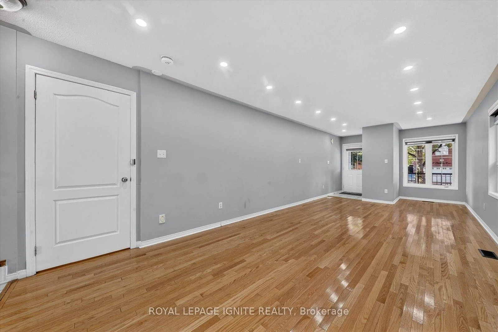Photo 12 of 26 Roxton Crescent, Brampton, Fletcher's Meadow — HOMEH