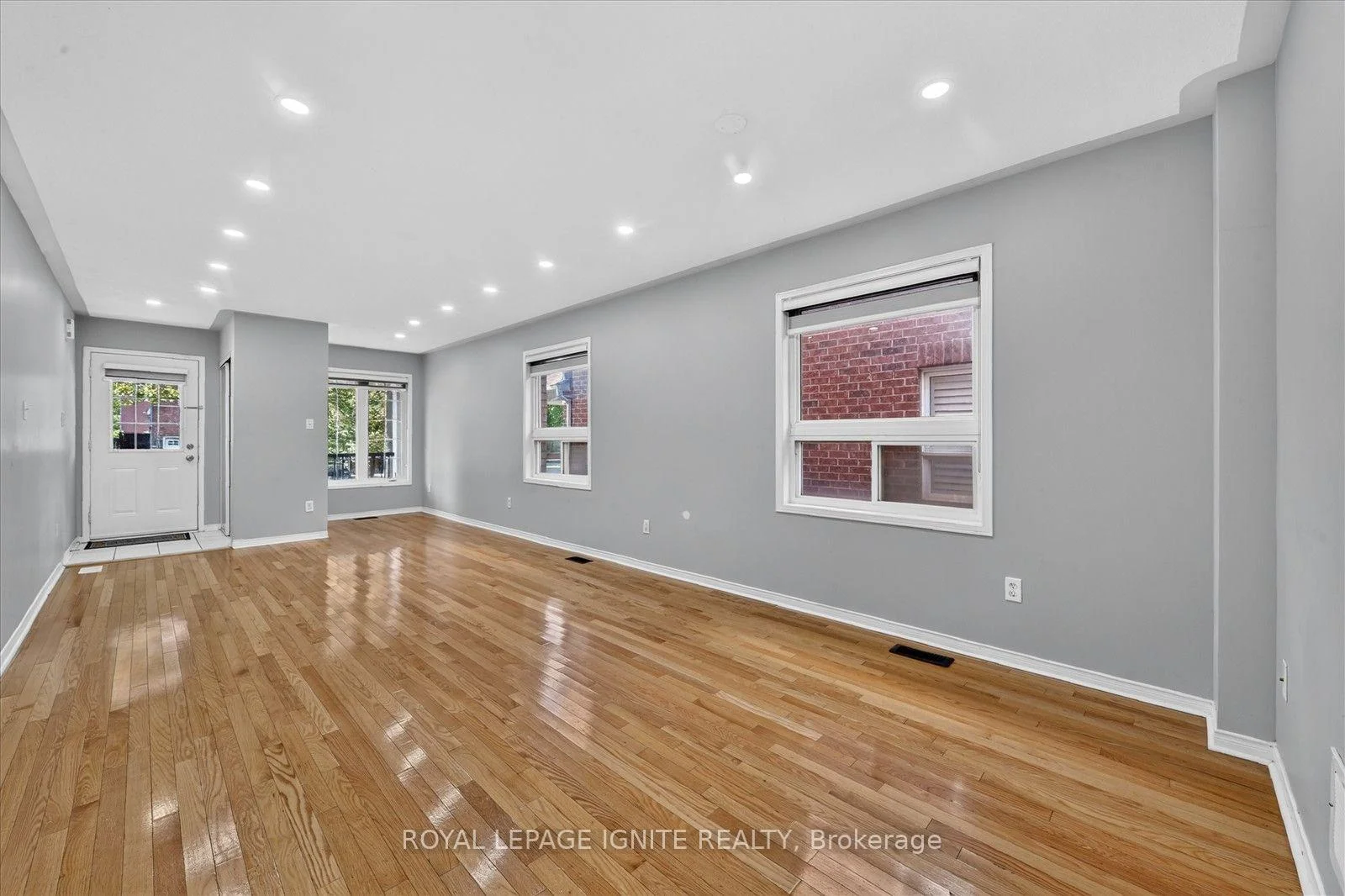 Photo 14 of 26 Roxton Crescent, Brampton, Fletcher's Meadow — HOMEH