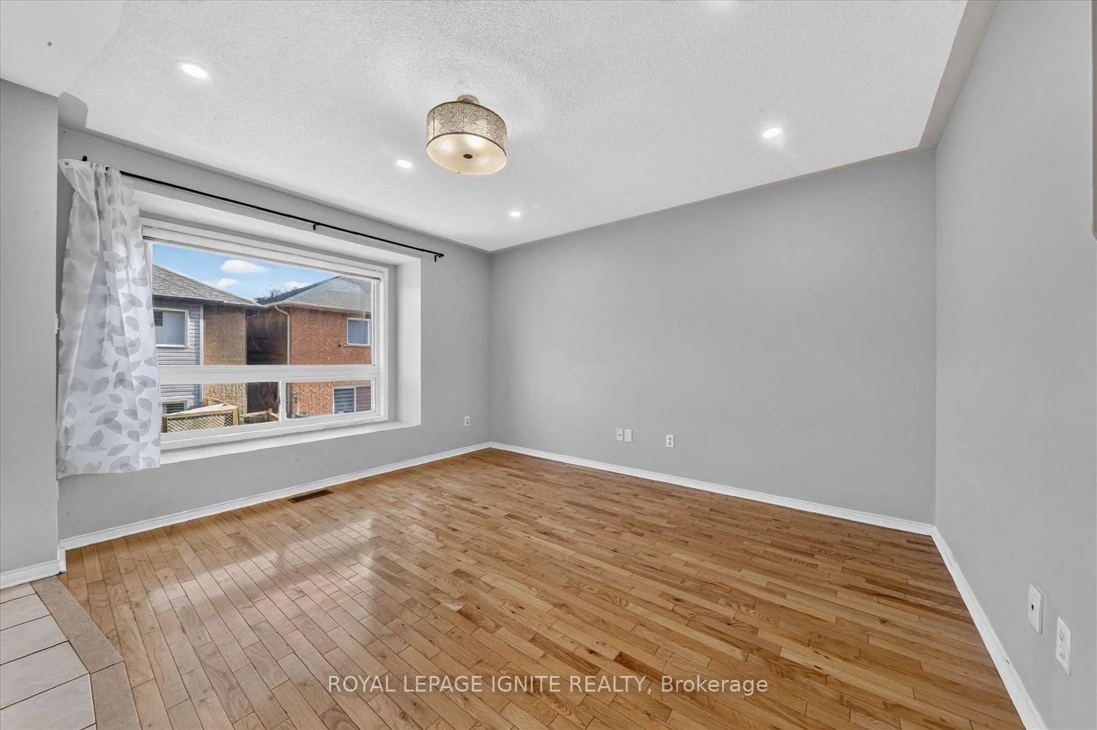 Photo 18 of 26 Roxton Crescent, Brampton, Fletcher's Meadow — HOMEH