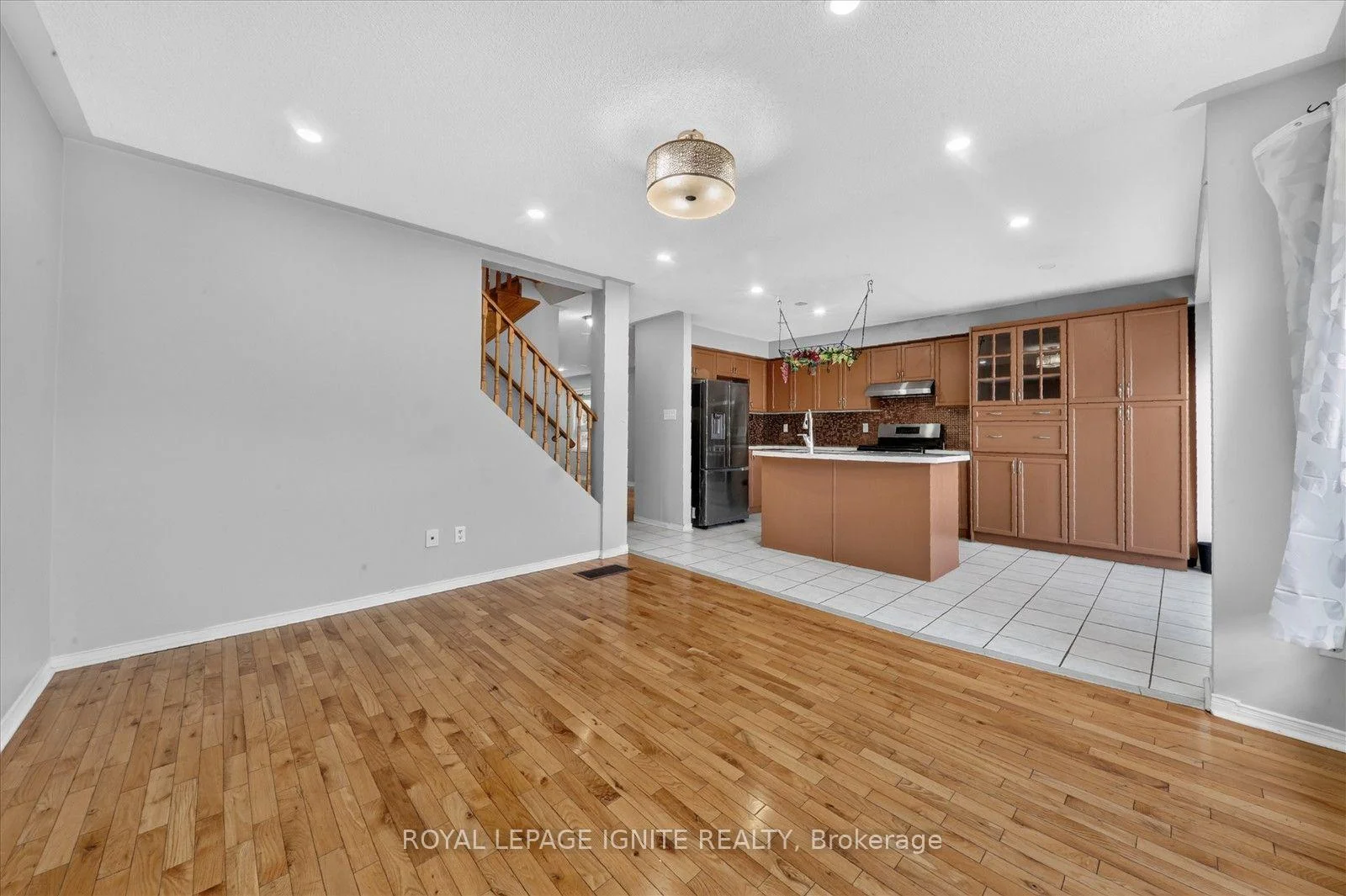 Photo 20 of 26 Roxton Crescent, Brampton, Fletcher's Meadow — HOMEH