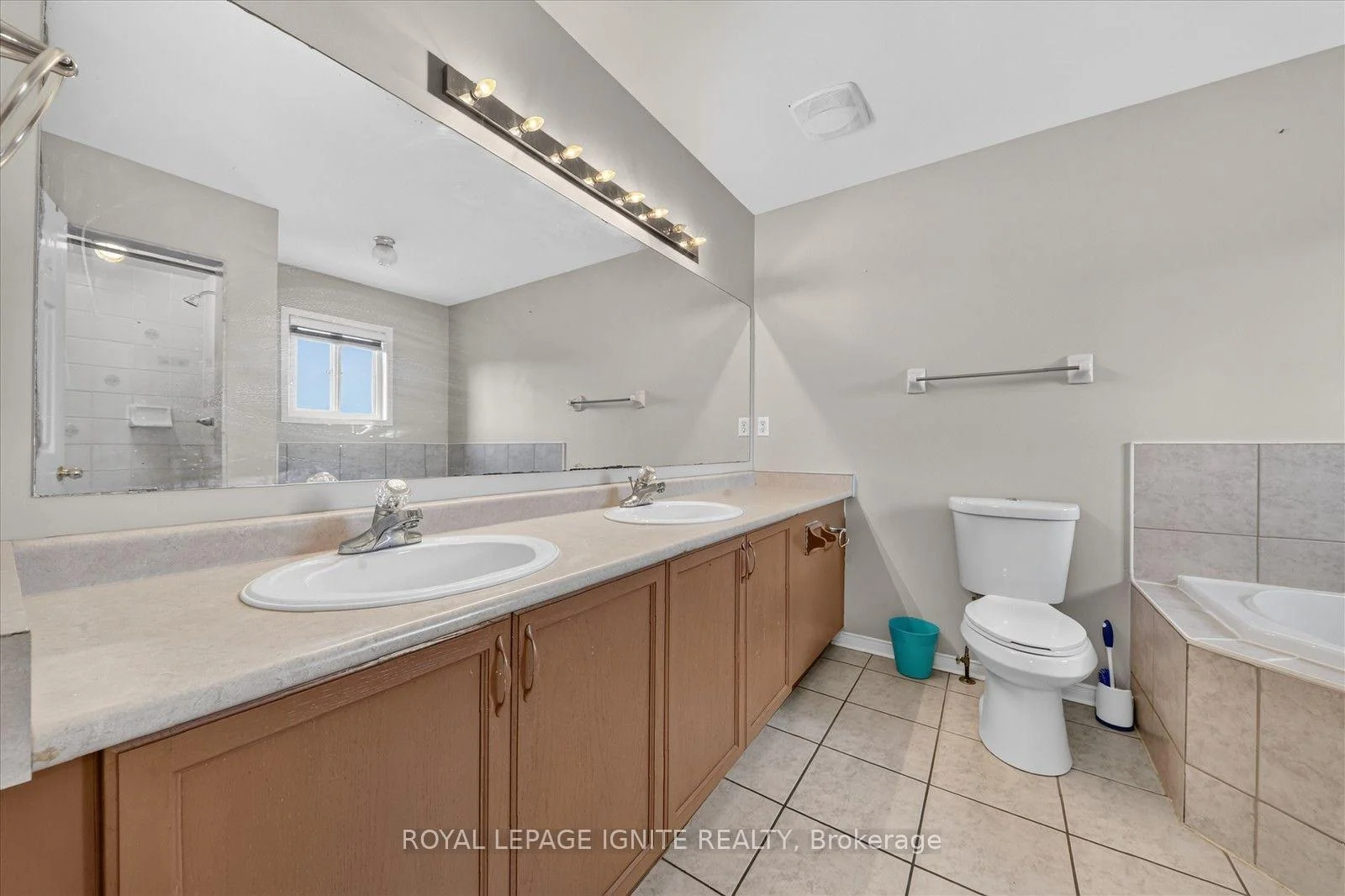 Photo 29 of 26 Roxton Crescent, Brampton, Fletcher's Meadow — HOMEH