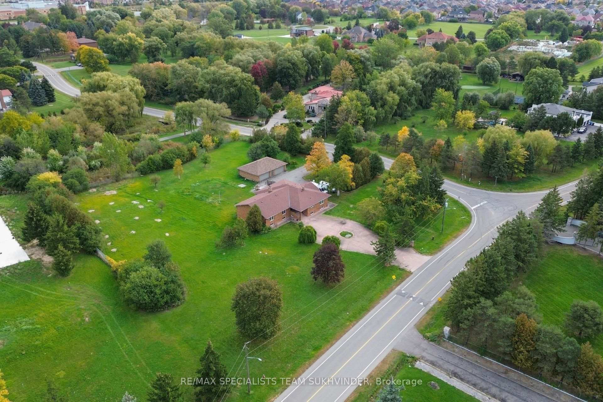 Photo 2 of 11 Julian Drive, Brampton, Bram East — HOMEH