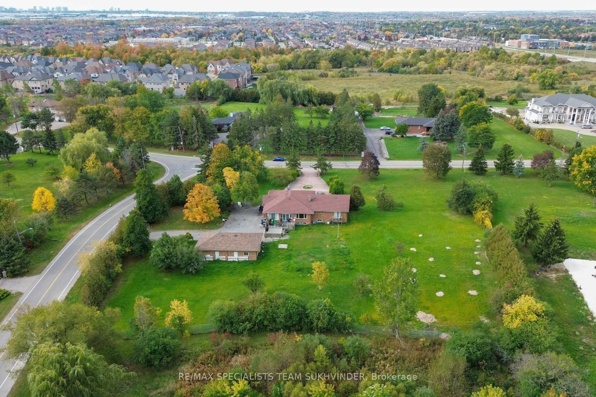 Photo 4 of 11 Julian Drive, Brampton, Bram East — HOMEH