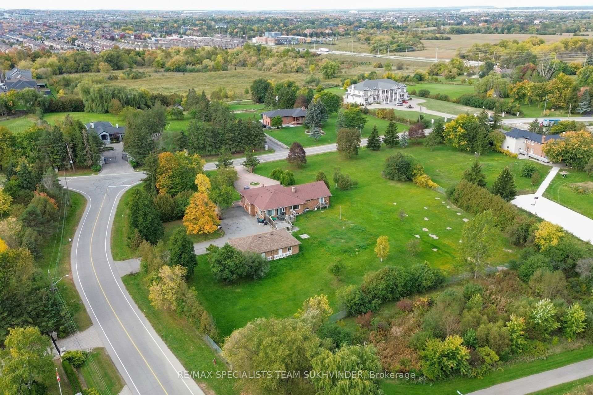 Photo 5 of 11 Julian Drive, Brampton, Bram East — HOMEH